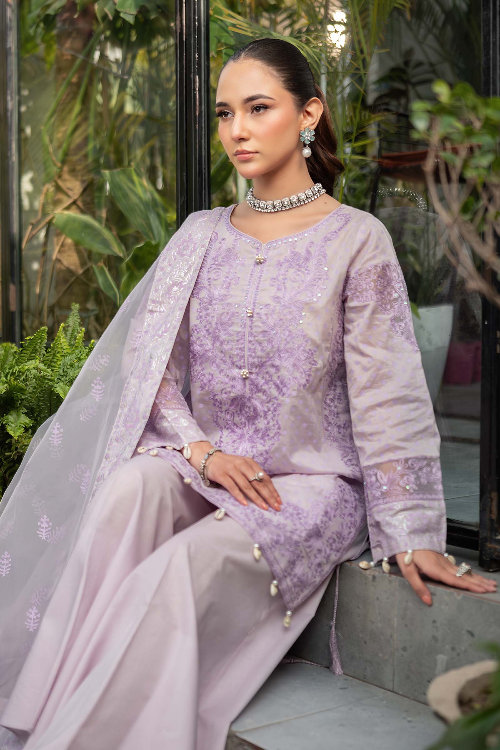 3 Piece Embroidered Lawn Suit - Image 6