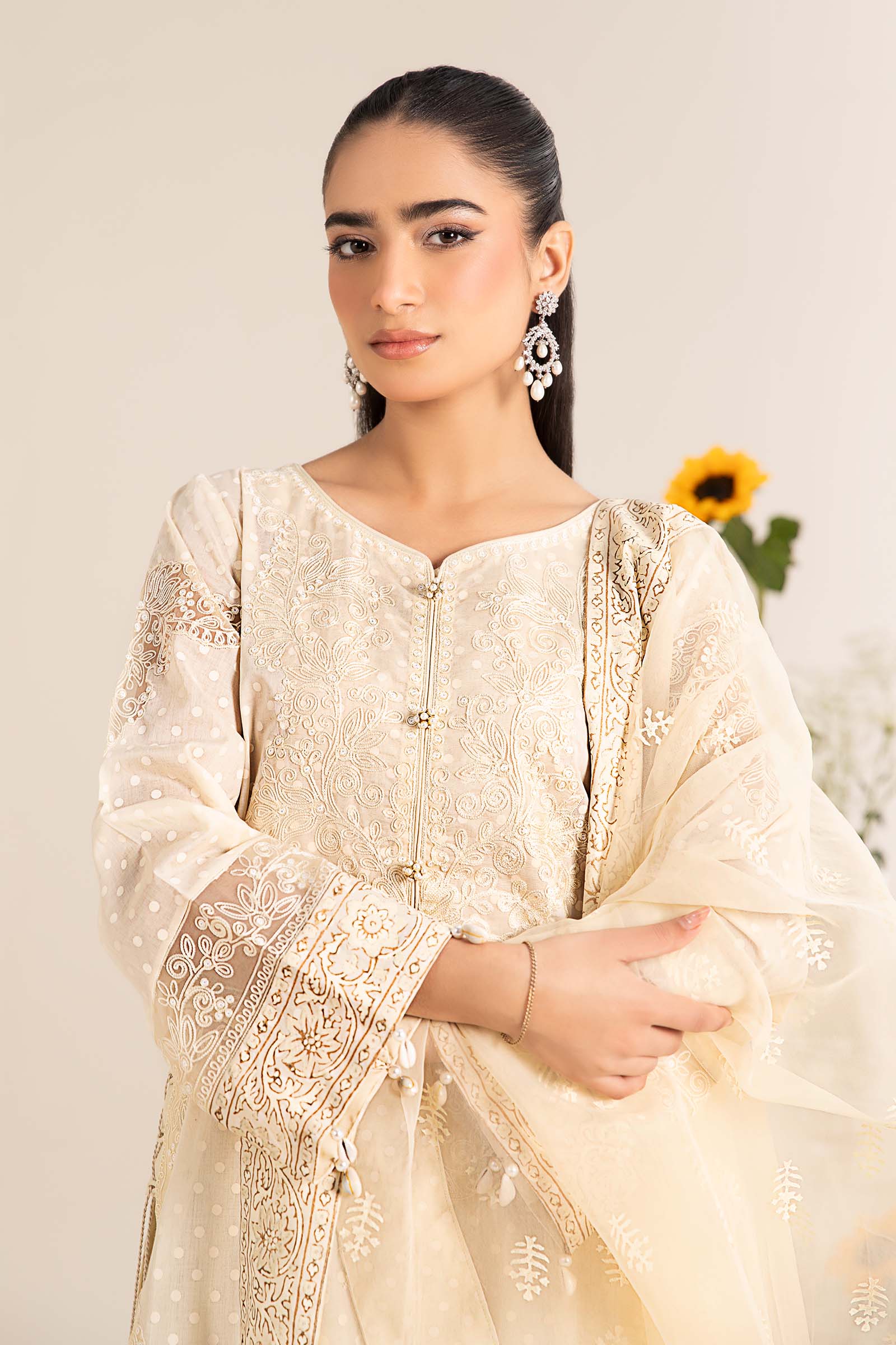 3 Piece Embroidered Lawn Suit - Image 2