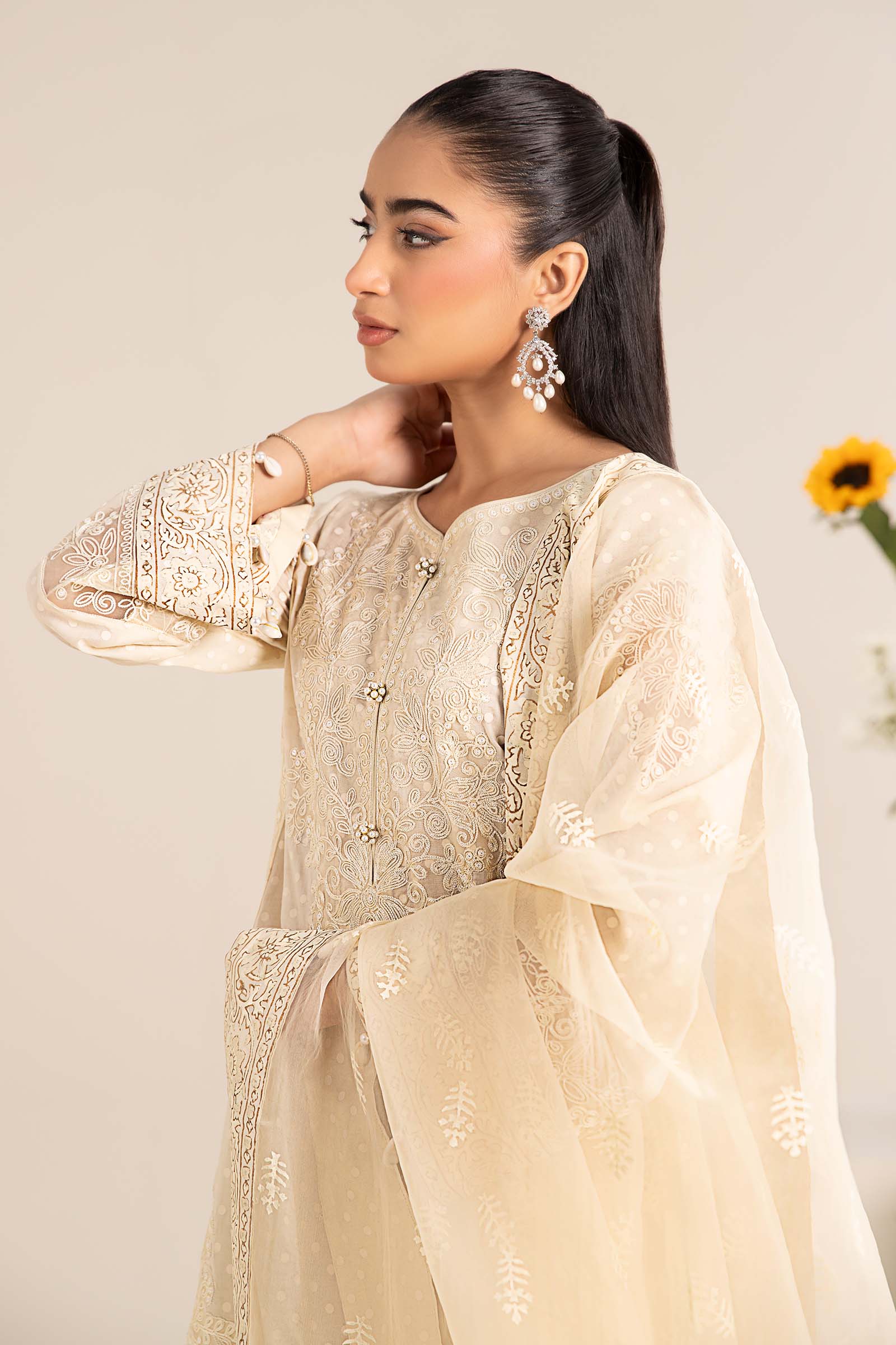 3 Piece Embroidered Lawn Suit - Image 3