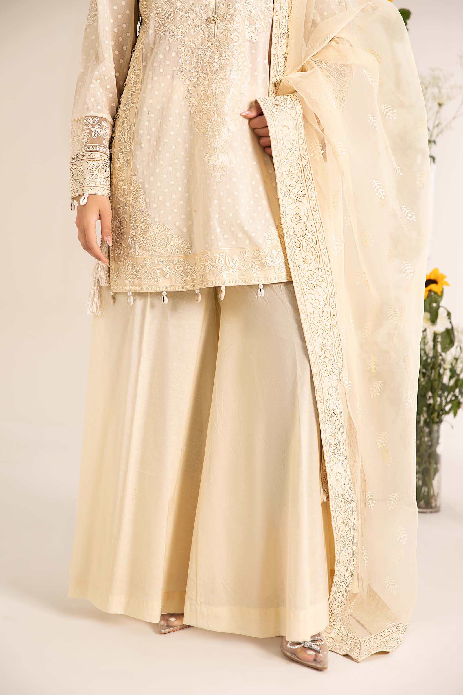 3 Piece Embroidered Lawn Suit - Image 4