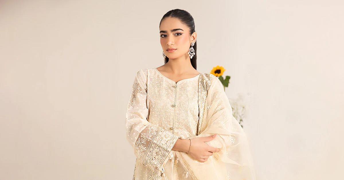3 Piece Embroidered Lawn Suit - Image 7