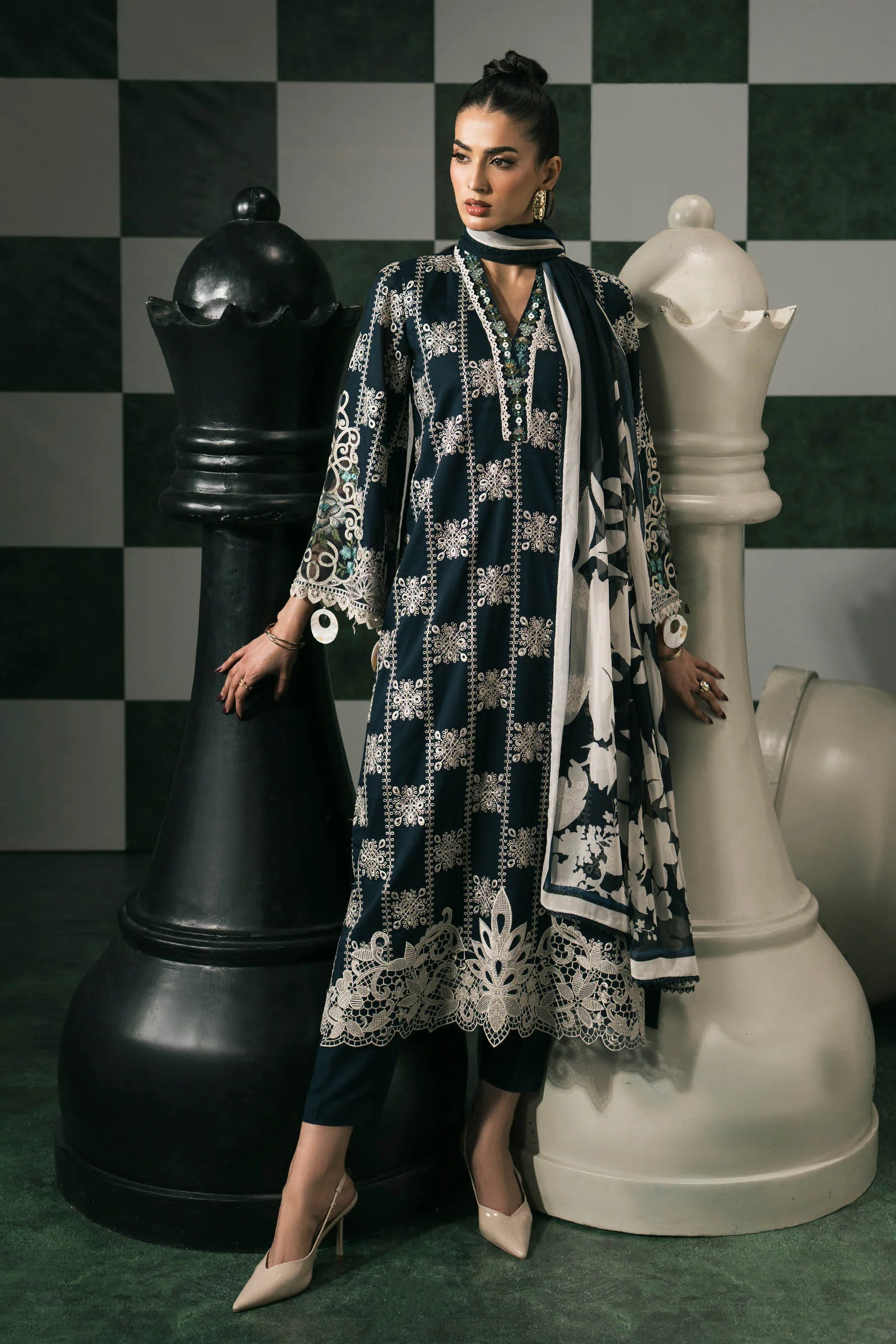 3 Piece Embroidered Lawn Suit - Image 3