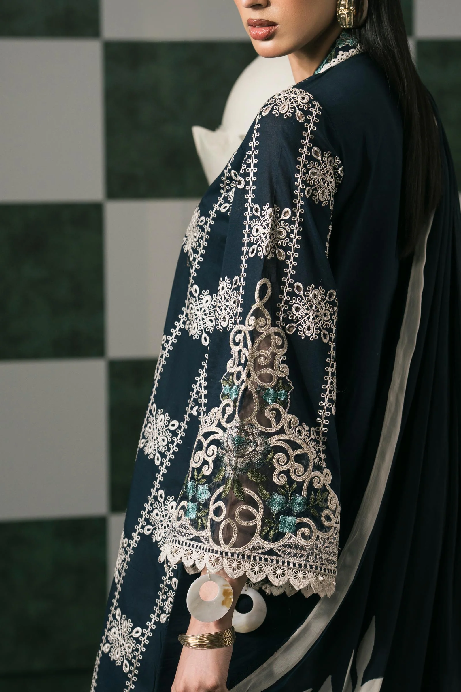 3 Piece Embroidered Lawn Suit - Image 5