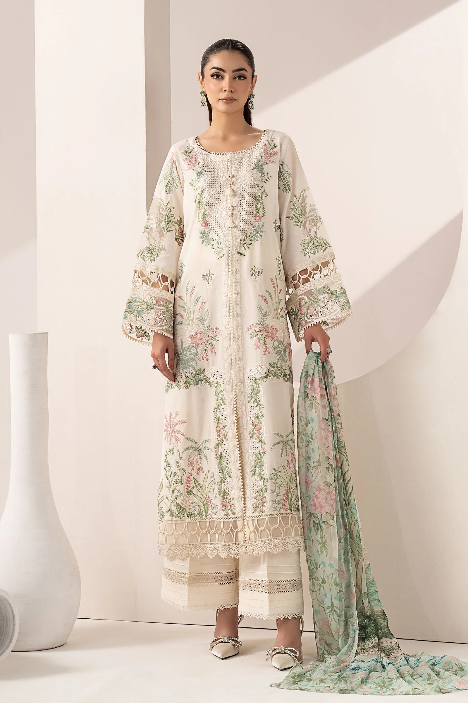 3 Piece Embroidered Lawn Suit - Image 2