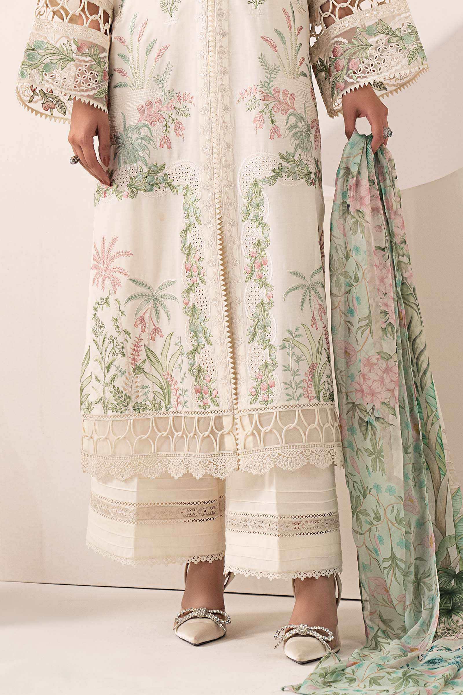 3 Piece Embroidered Lawn Suit - Image 5