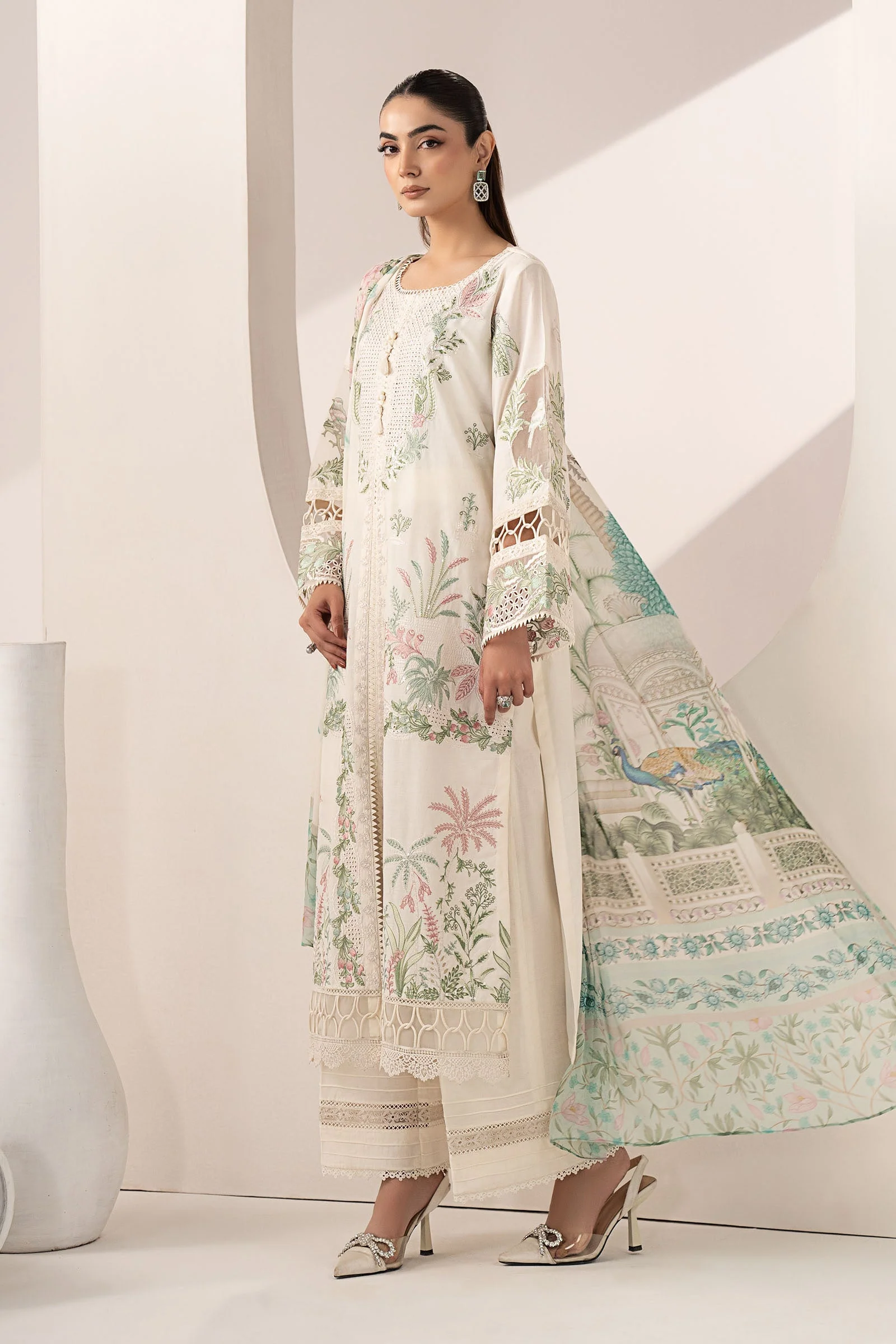 3 Piece Embroidered Lawn Suit - Image 6