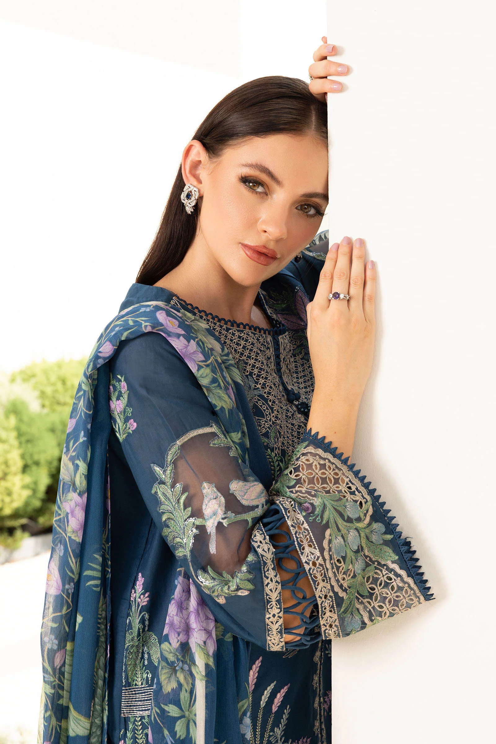 3 Piece Embroidered Lawn Suit - Image 3
