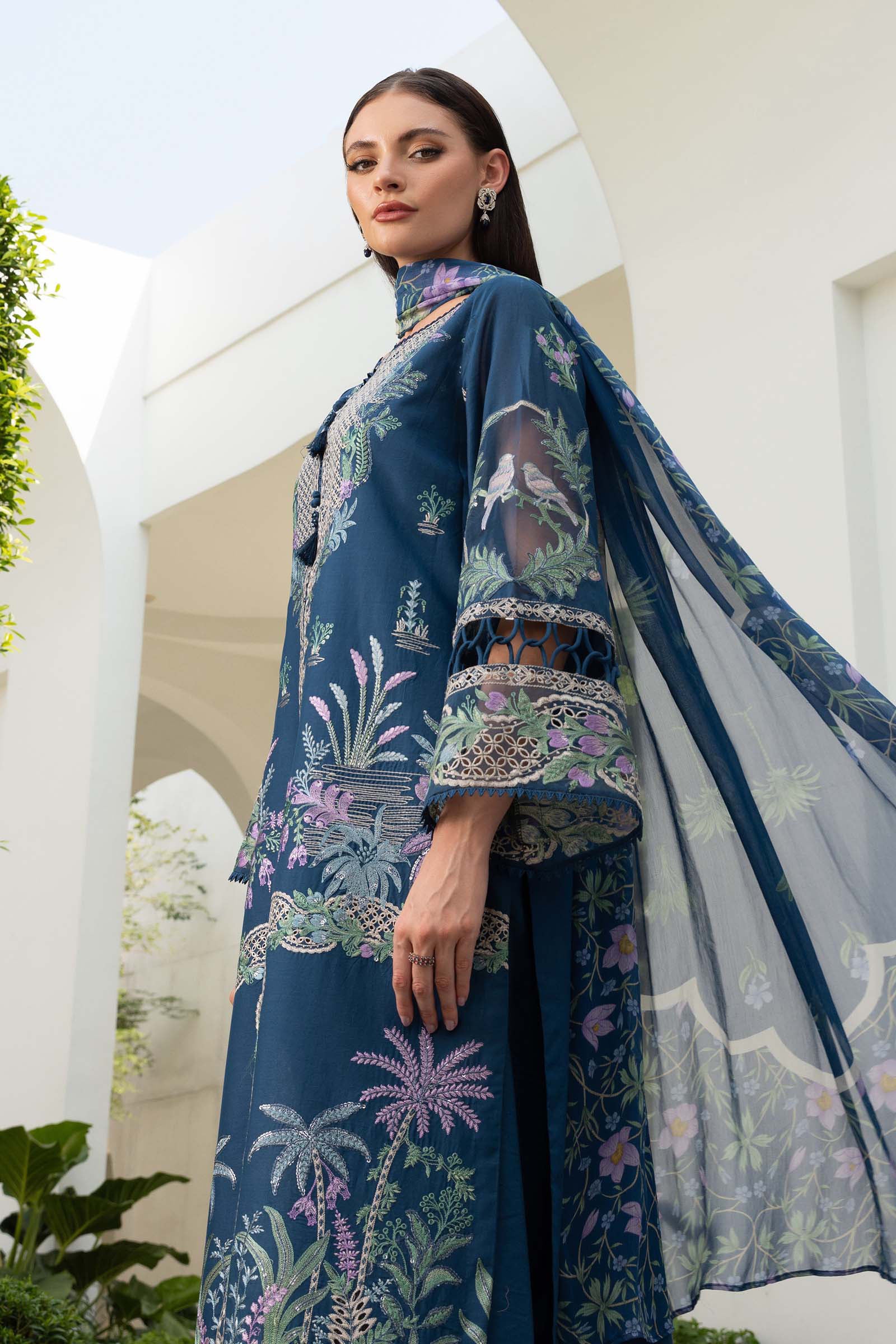 3 Piece Embroidered Lawn Suit - Image 4