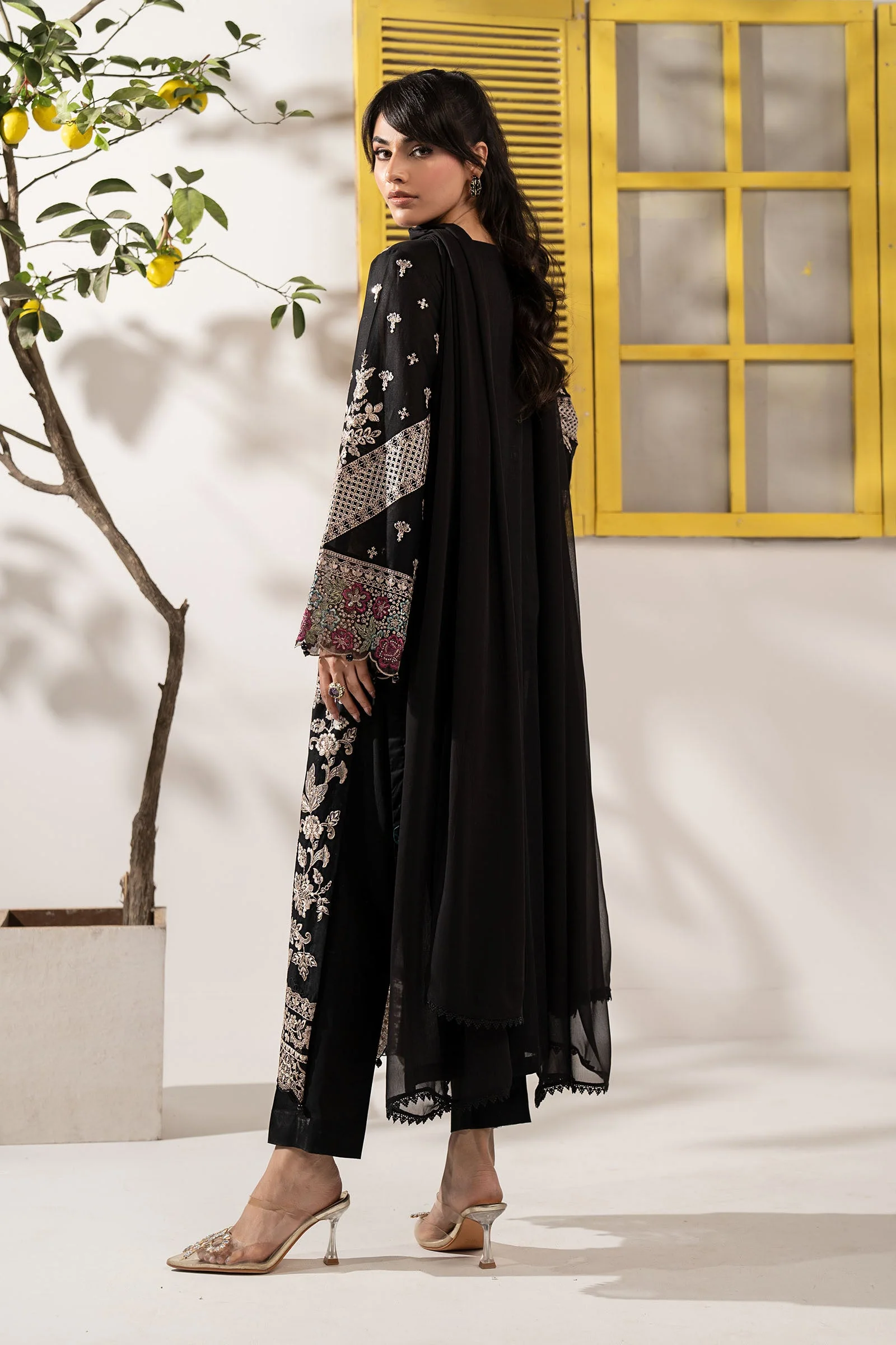 3 Piece Embroidered Lawn Suit - Image 6
