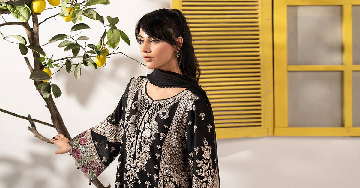3 Piece Embroidered Lawn Suit - Image 7