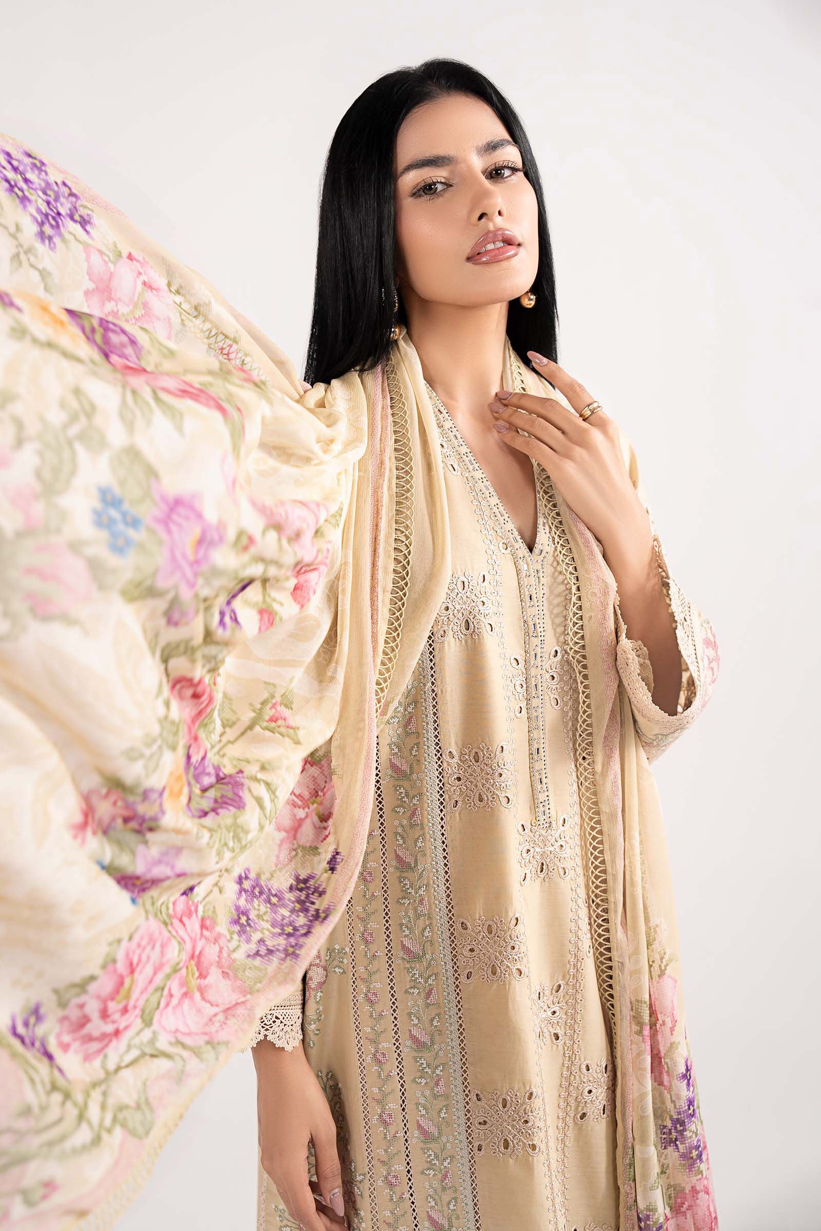 3 Piece Embroidered Lawn Suit - Image 3