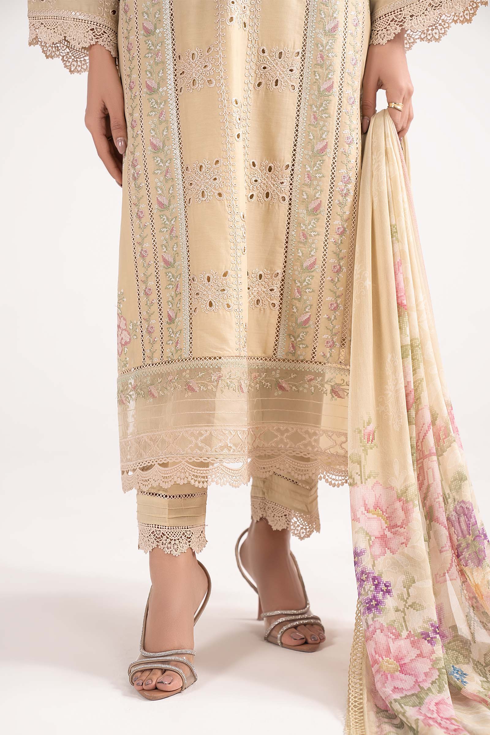 3 Piece Embroidered Lawn Suit - Image 5