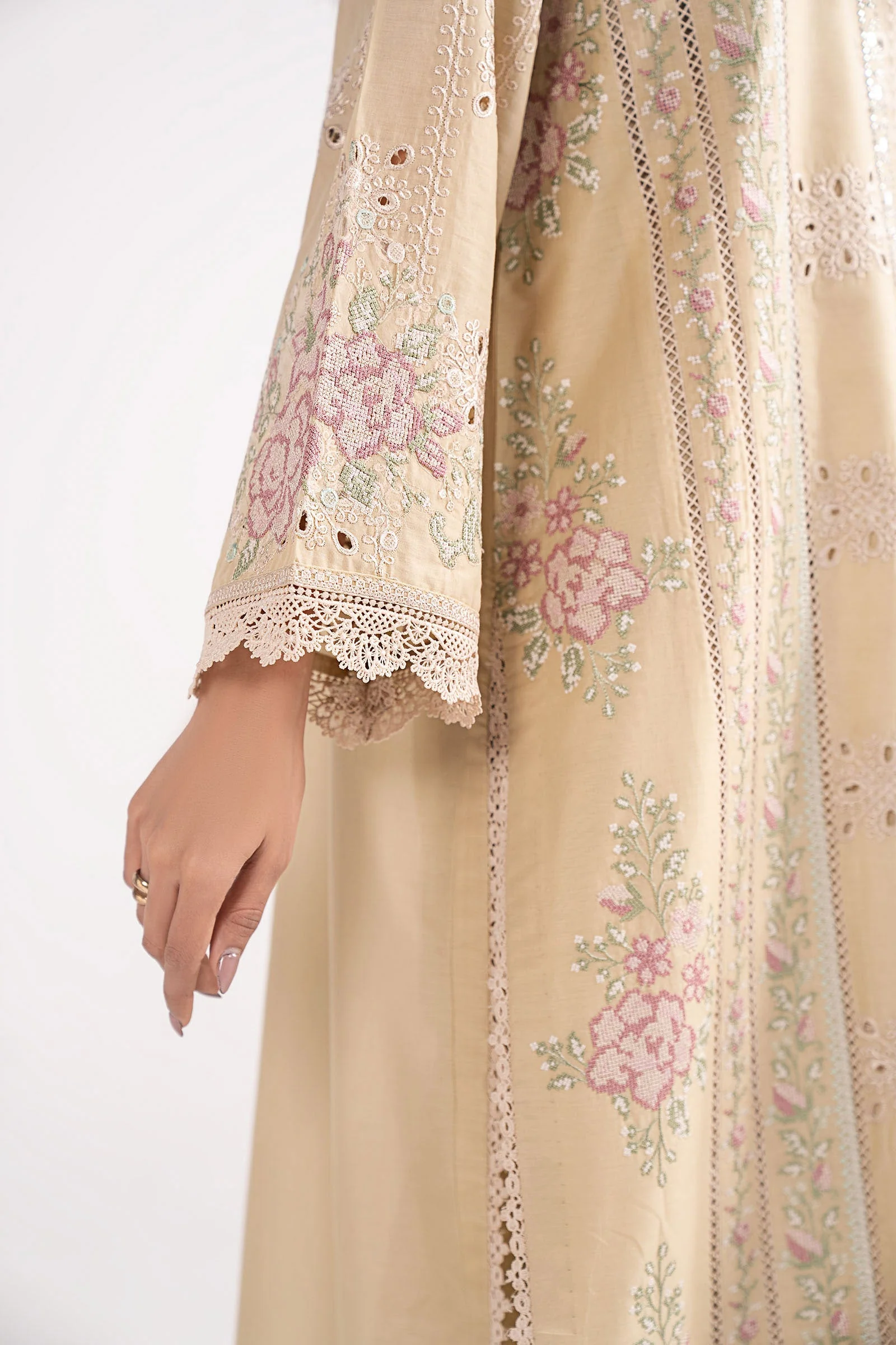 3 Piece Embroidered Lawn Suit - Image 7