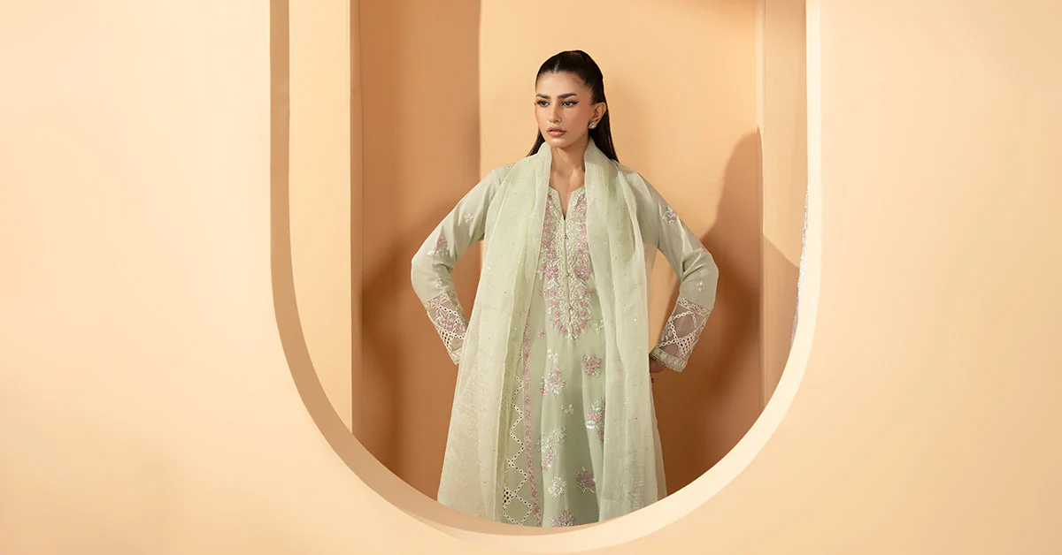 3 Piece Embroidered Lawn Suit - Image 10