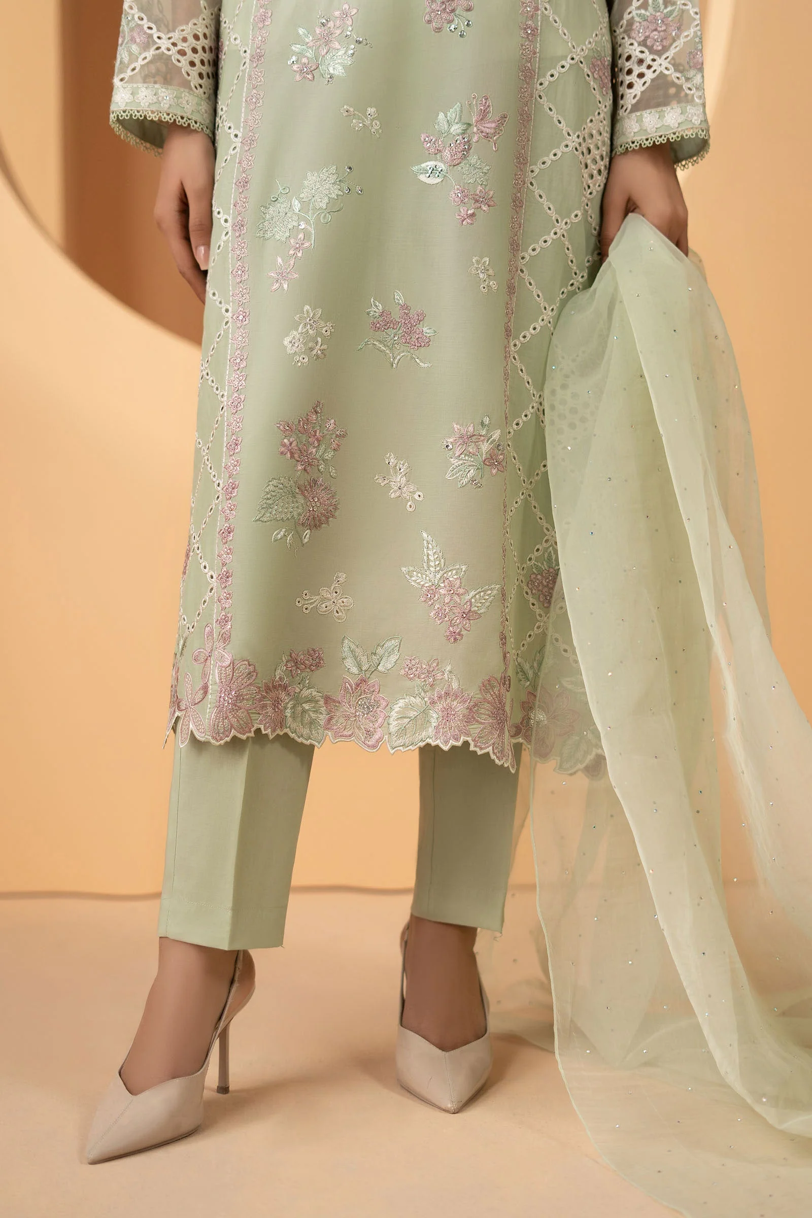3 Piece Embroidered Lawn Suit - Image 6