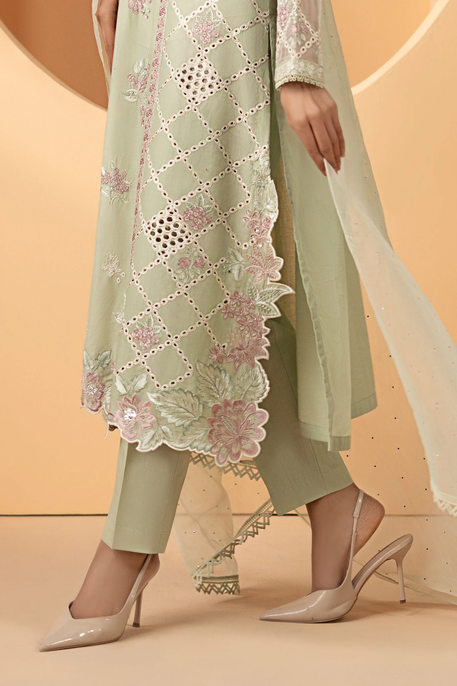 3 Piece Embroidered Lawn Suit - Image 7