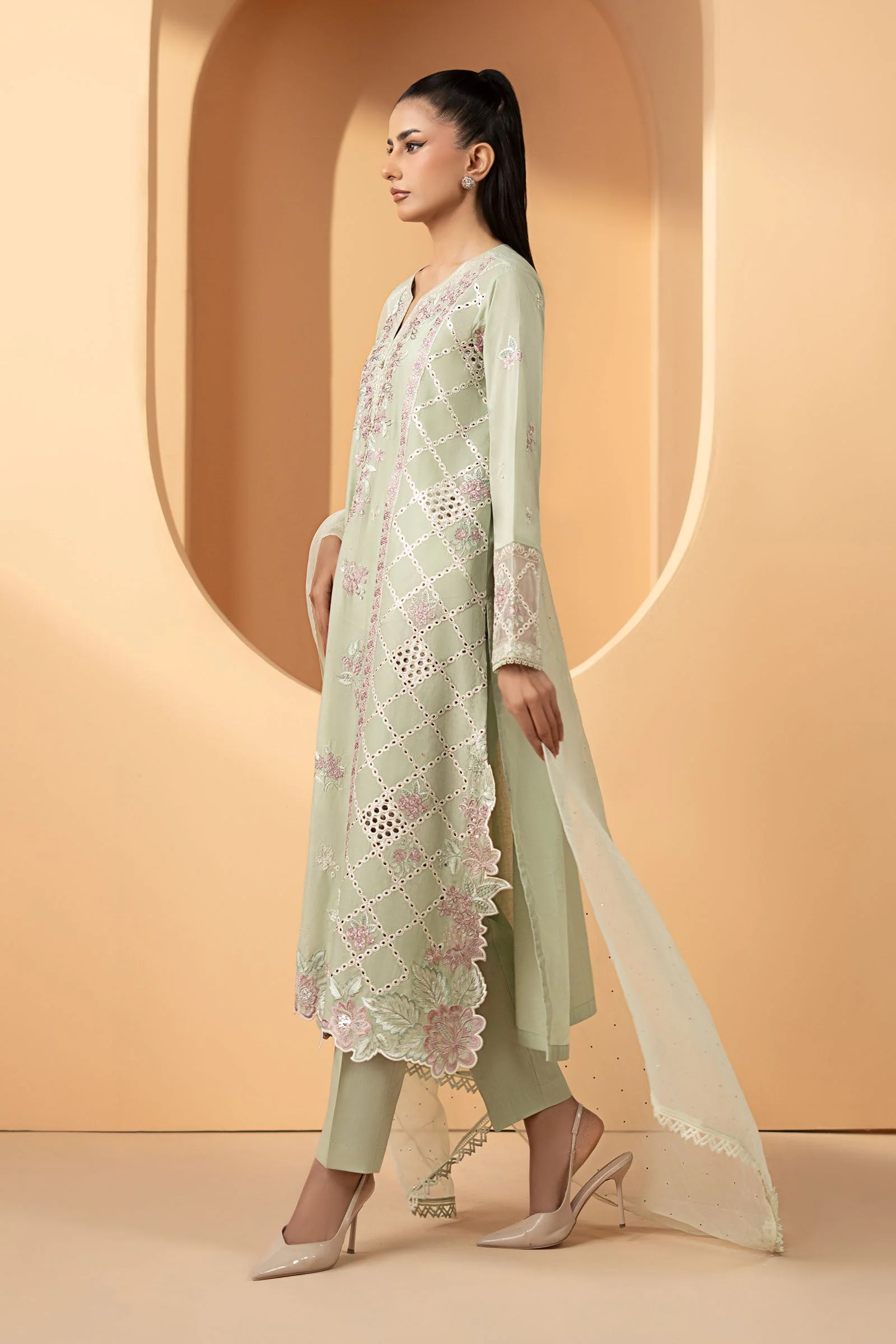 3 Piece Embroidered Lawn Suit - Image 8