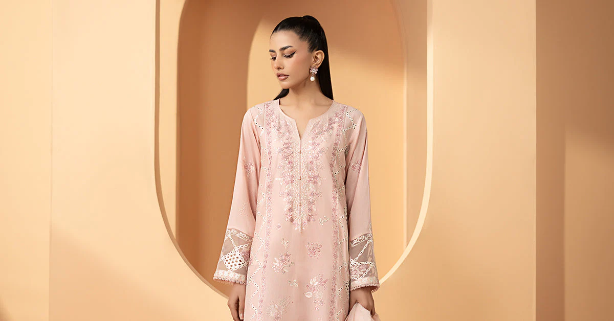 3 Piece Embroidered Lawn Suit - Image 8