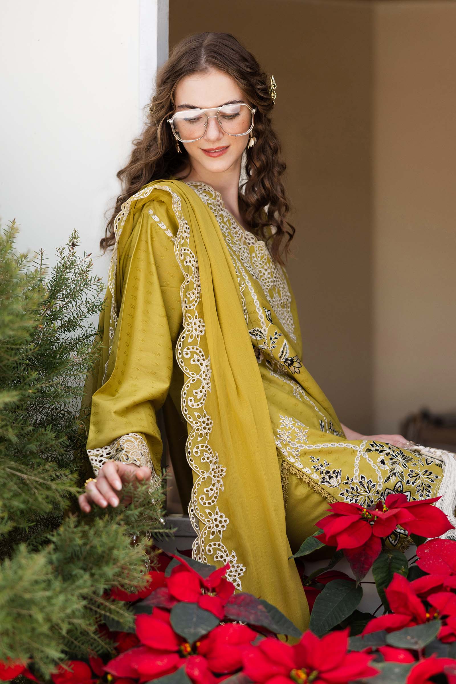 3 Piece Embroidered Dobby Lawn Suit - Image 4