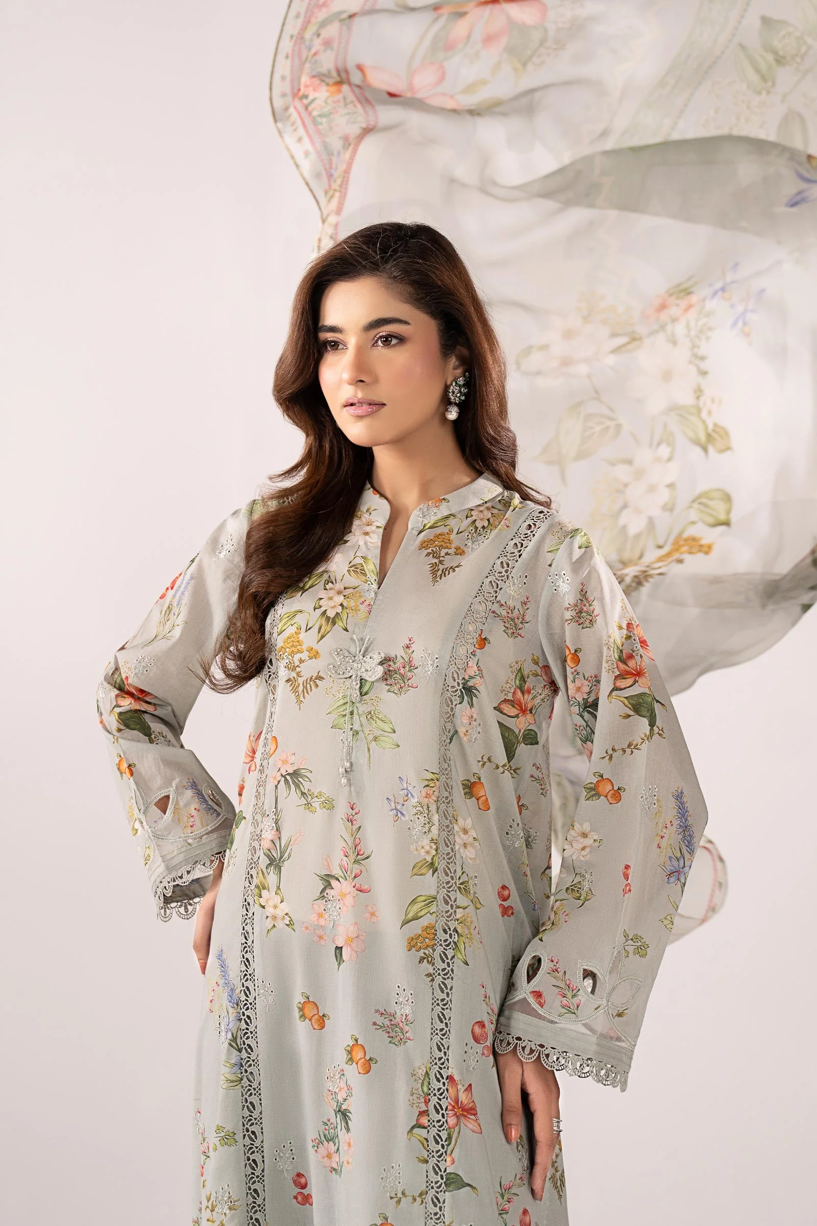 3 Piece Embroidered Lawn Suit - Image 2