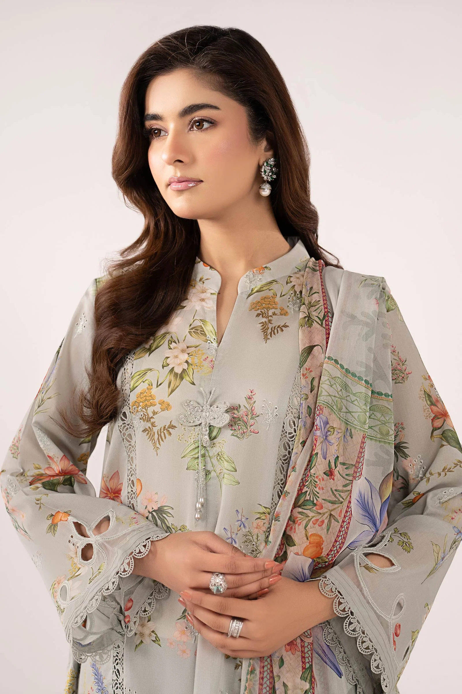 3 Piece Embroidered Lawn Suit - Image 3