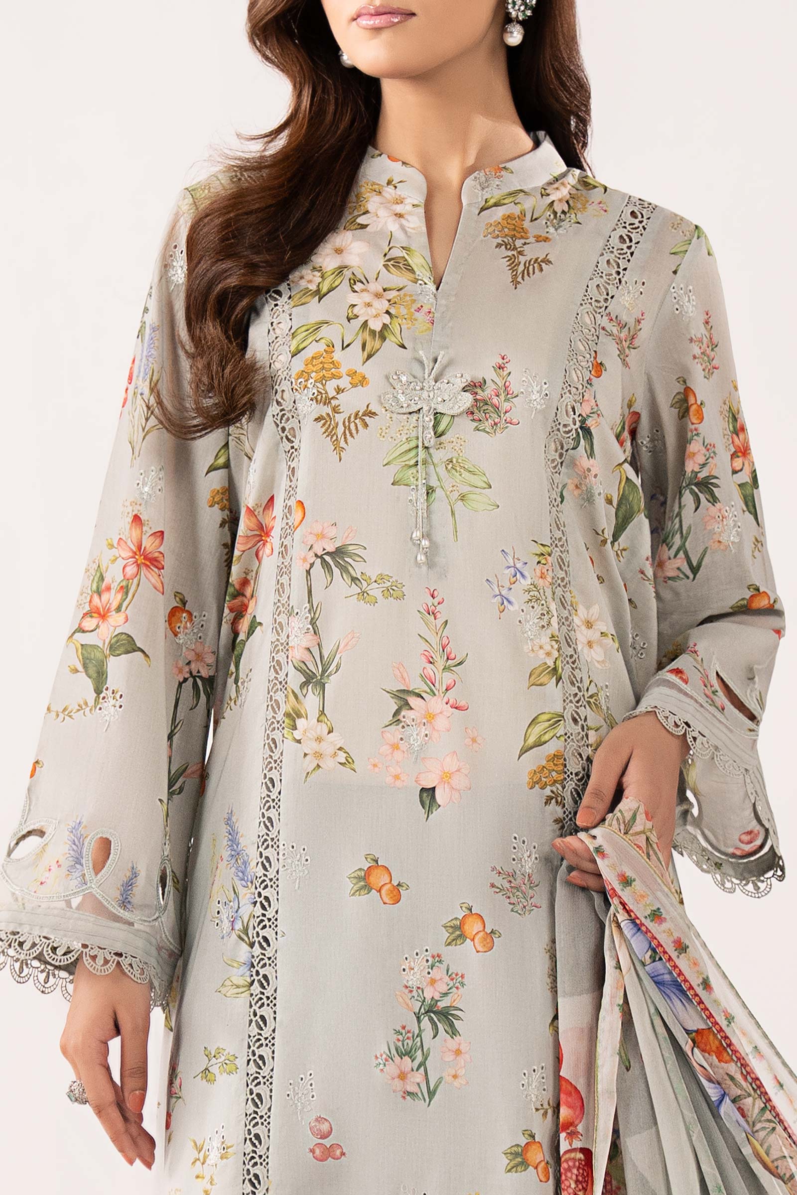 3 Piece Embroidered Lawn Suit - Image 4