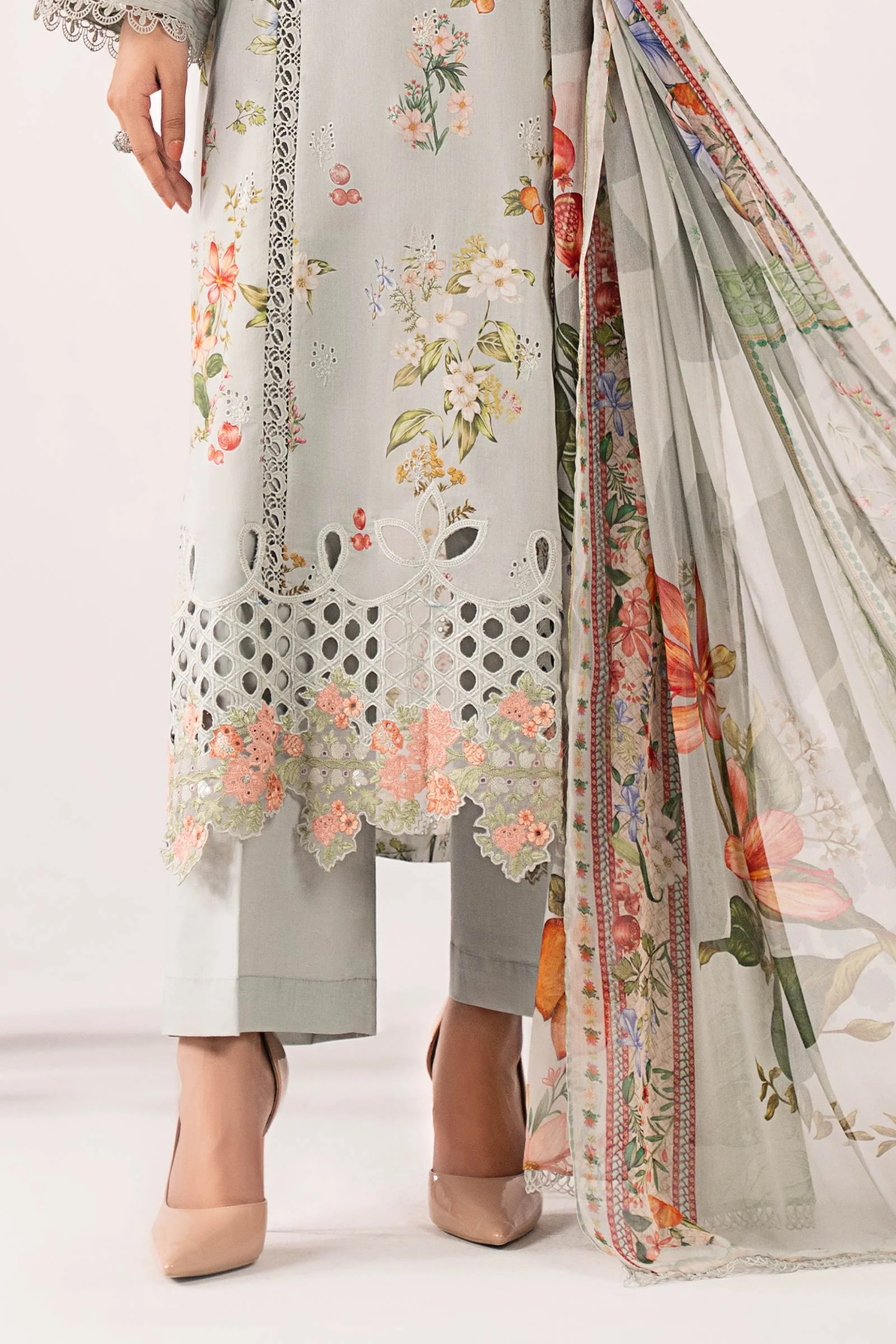 3 Piece Embroidered Lawn Suit - Image 6