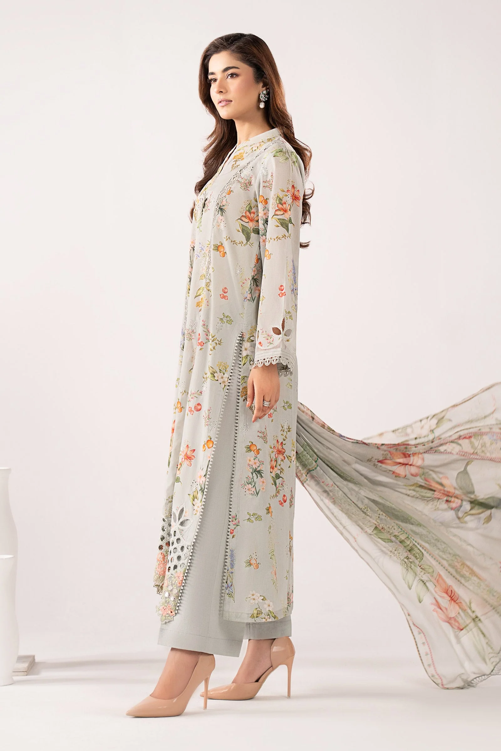 3 Piece Embroidered Lawn Suit - Image 7