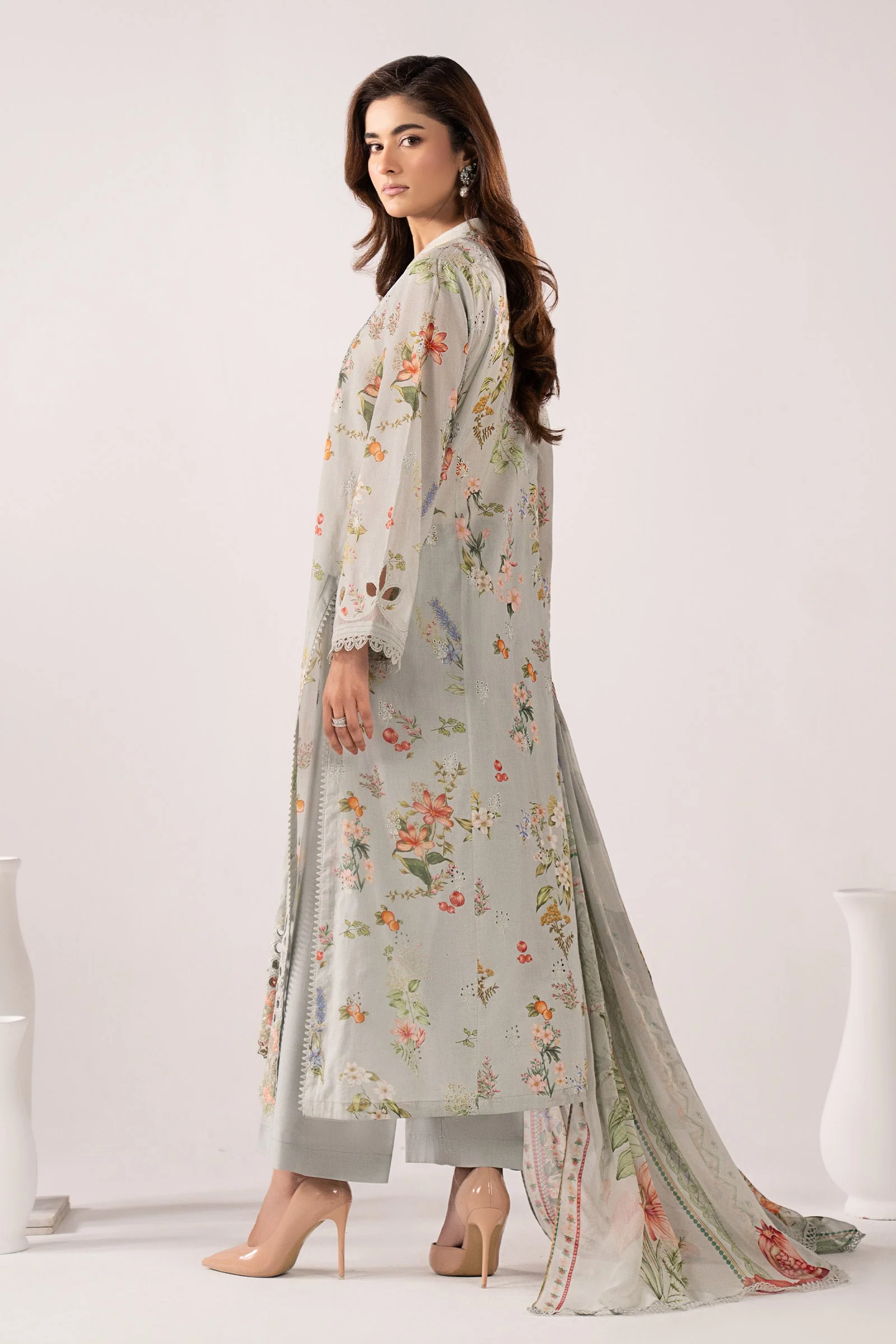 3 Piece Embroidered Lawn Suit - Image 8