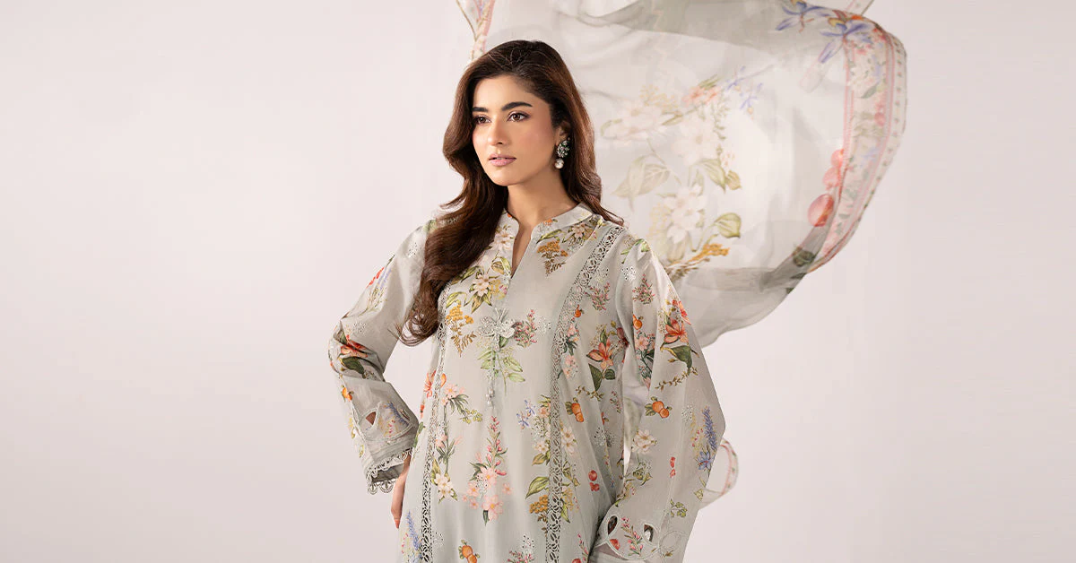 3 Piece Embroidered Lawn Suit - Image 9