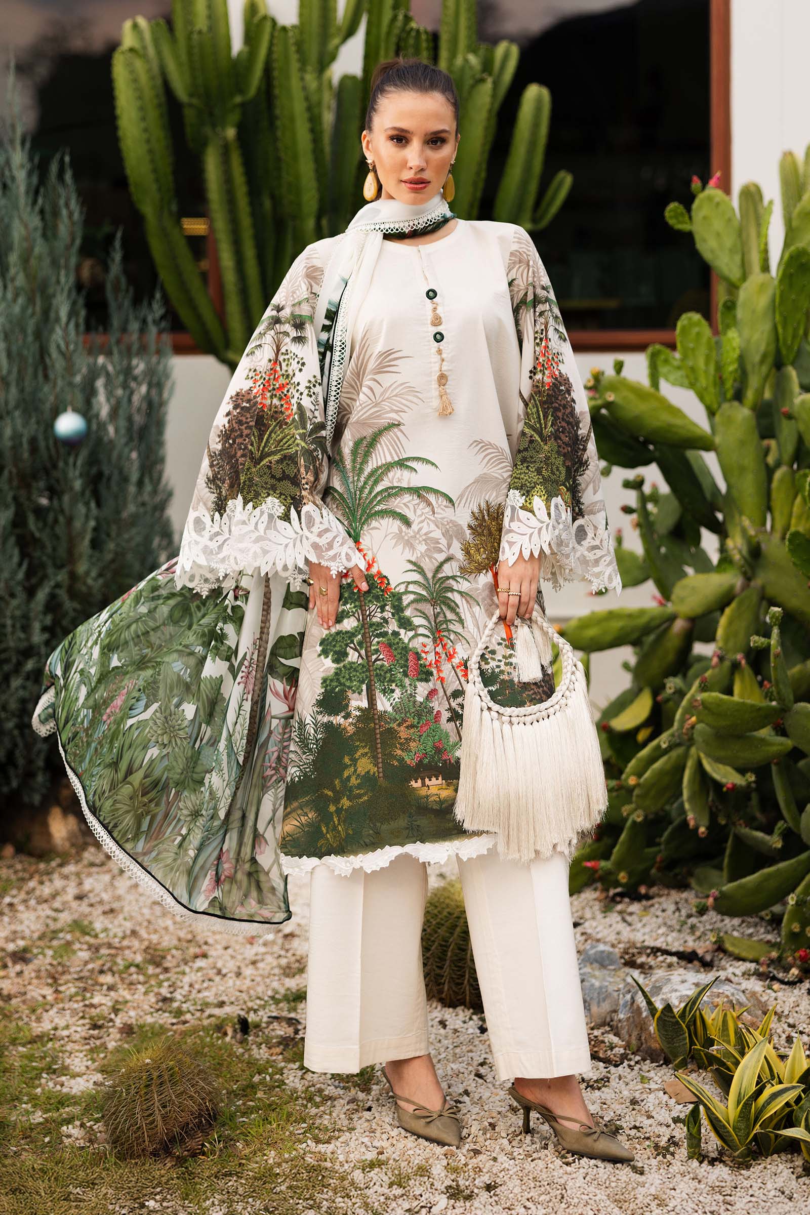 3 Piece Embroidered Lawn Suit - Image 2