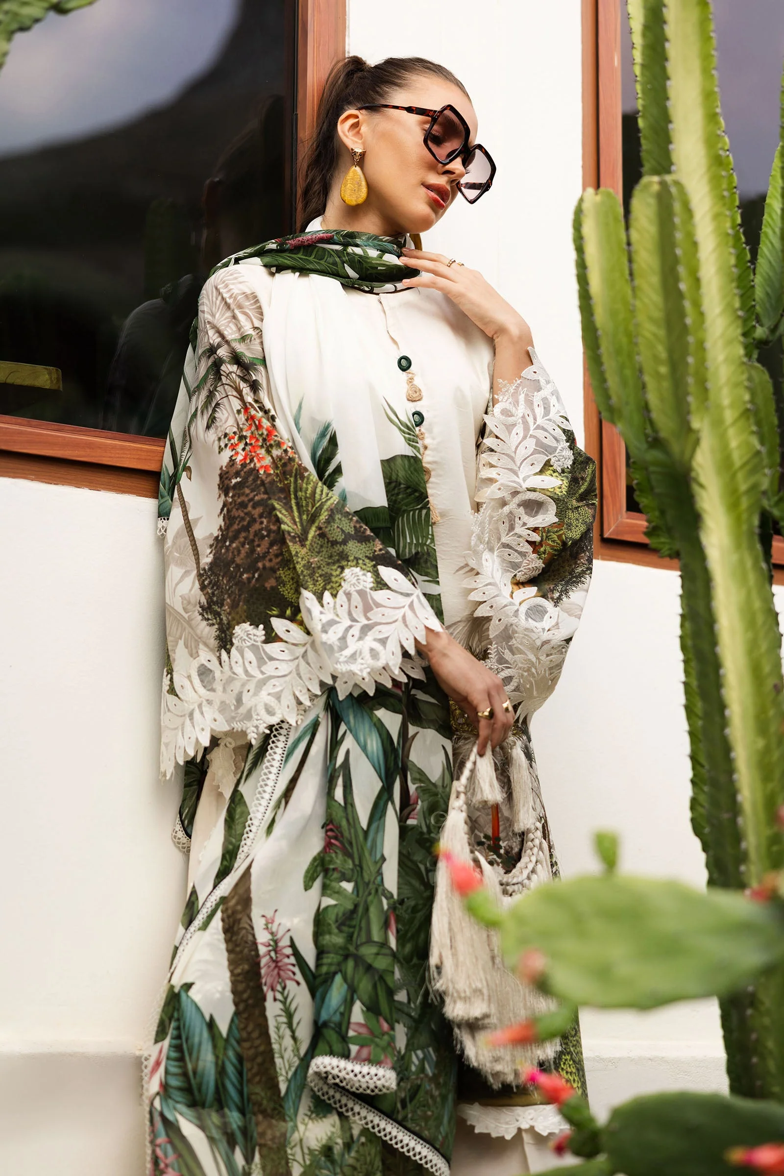 3 Piece Embroidered Lawn Suit - Image 3