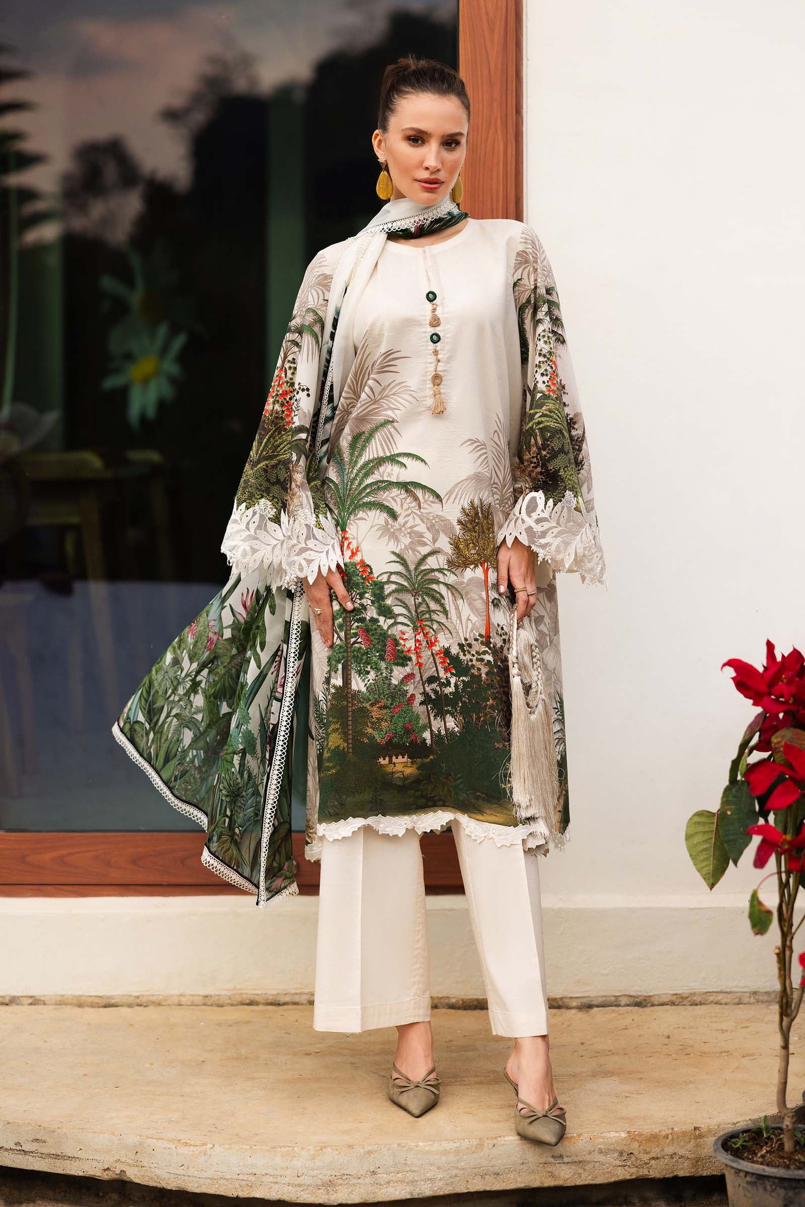 3 Piece Embroidered Lawn Suit - Image 4