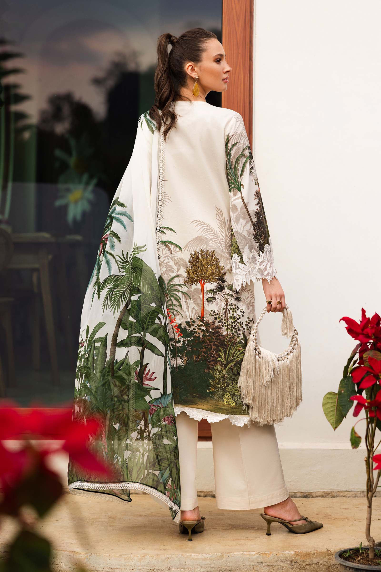 3 Piece Embroidered Lawn Suit - Image 5