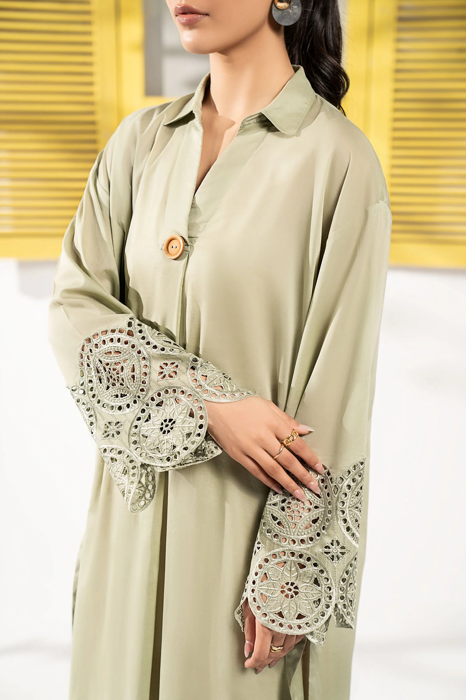 2 Piece Embroidered Lawn Suit - Image 4