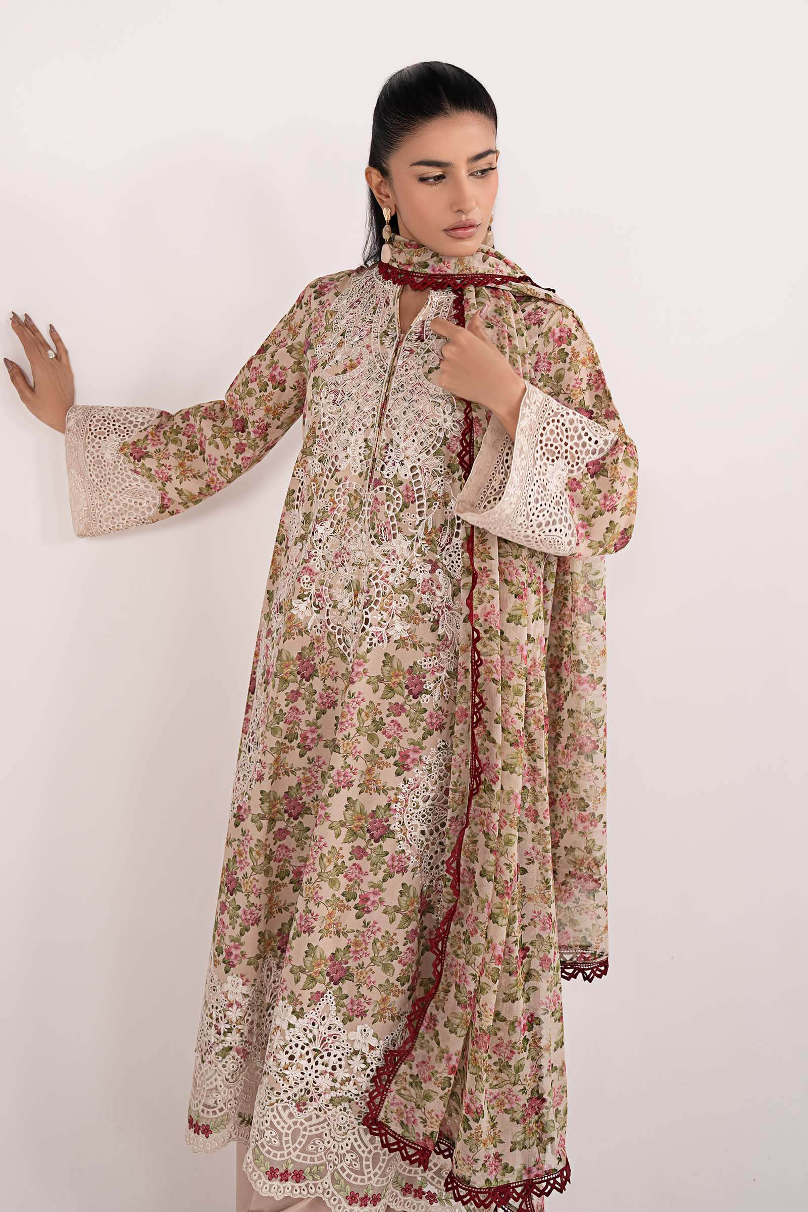 3 Piece Embroidered Lawn Suit - Image 3