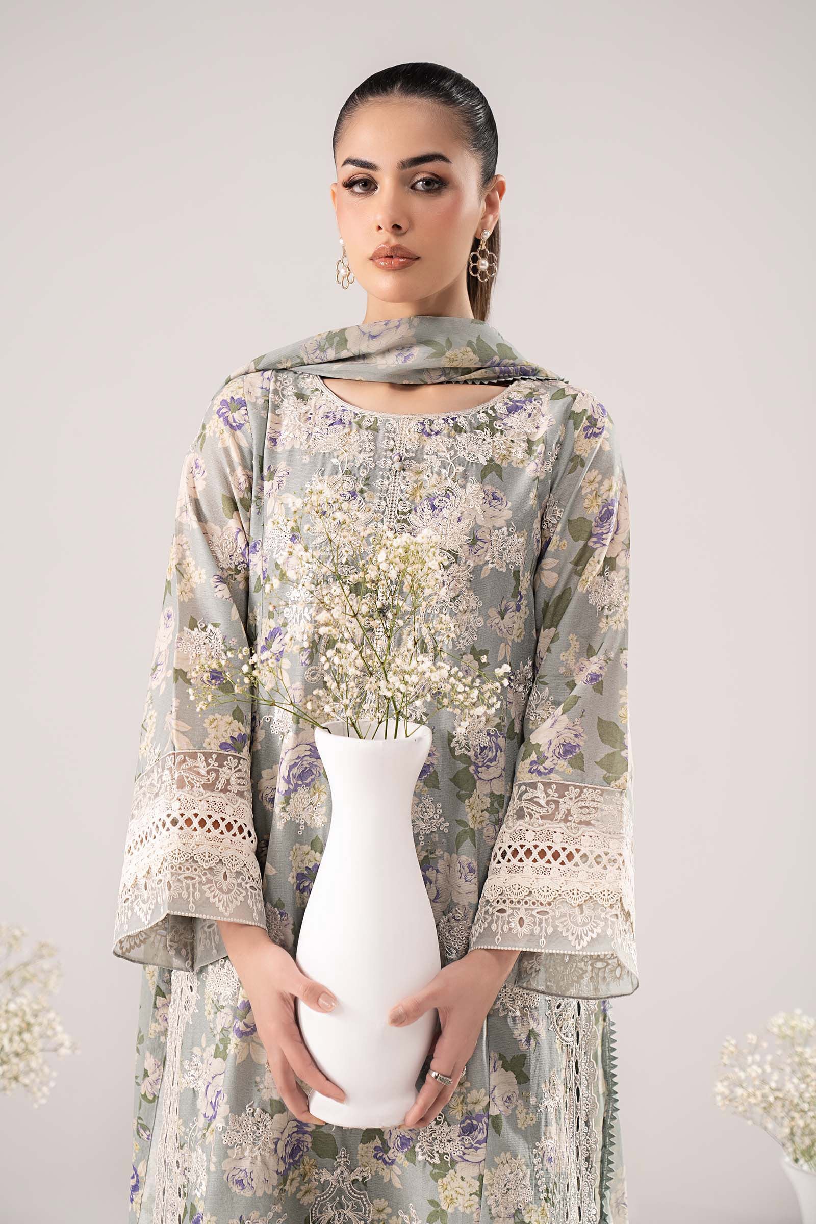 3 Piece Embroidered Dobby Lawn Suit - Image 3