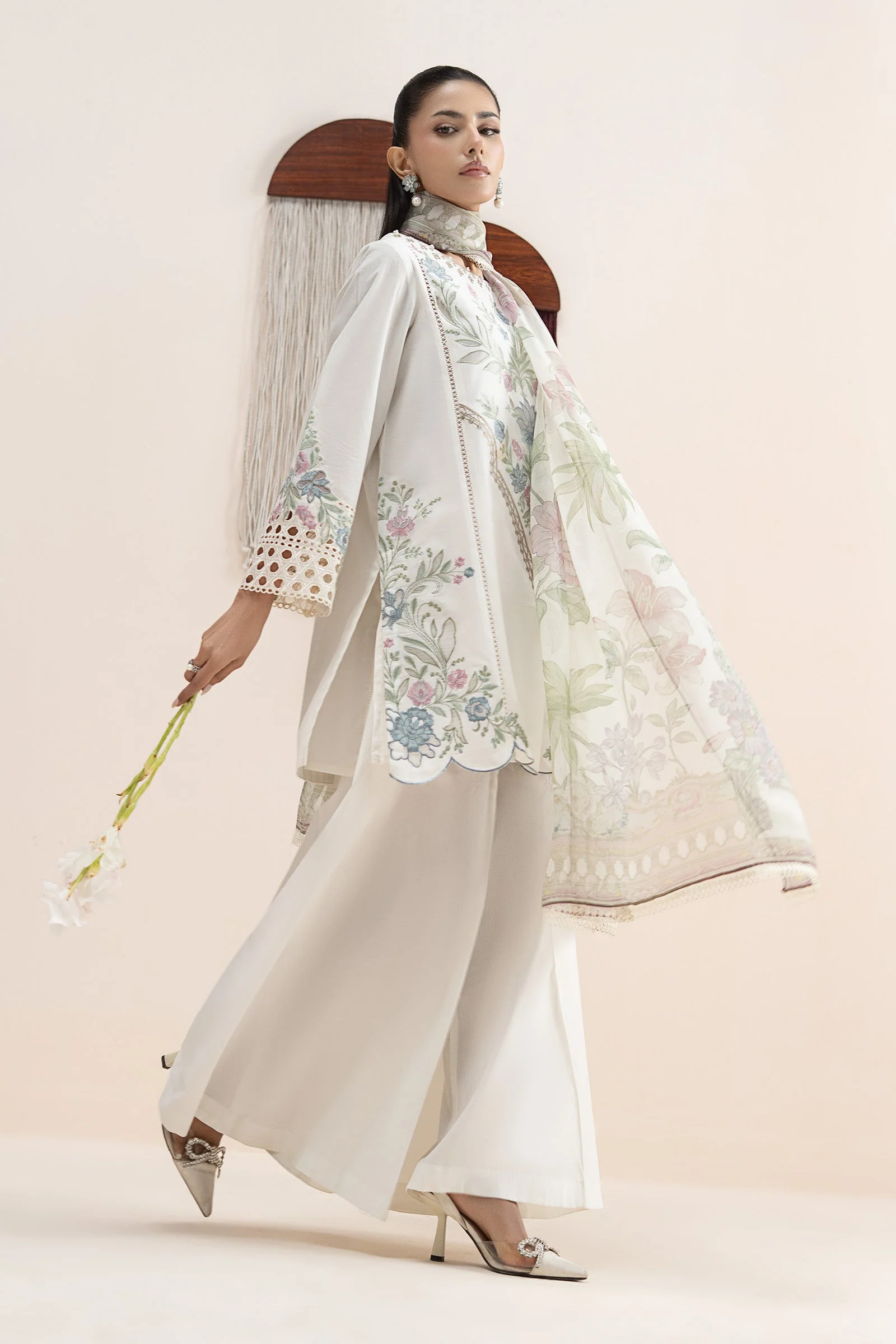 3 Piece Embroidered Lawn Suit - Image 8