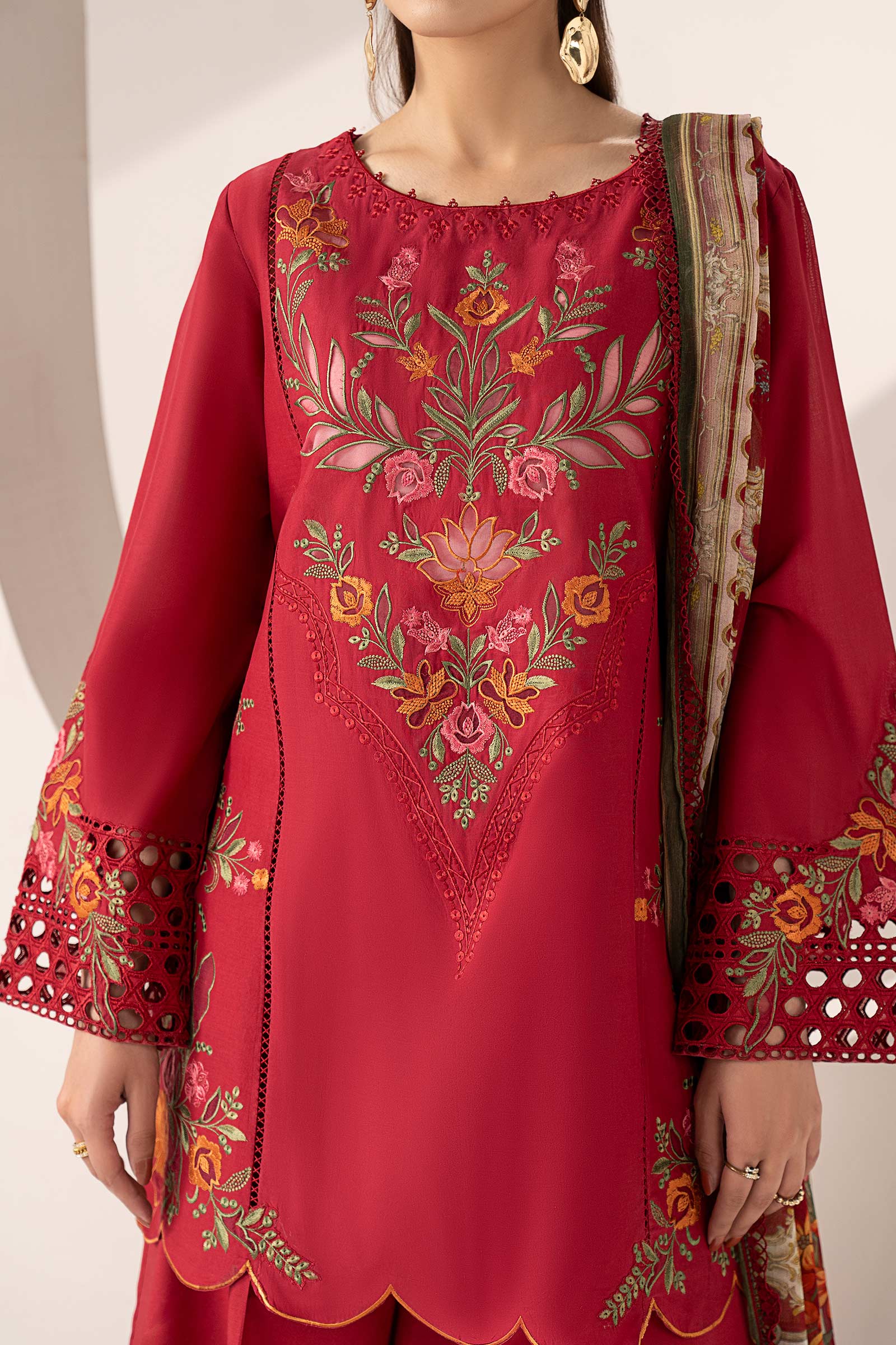 3 Piece Embroidered Lawn Suit - Image 4
