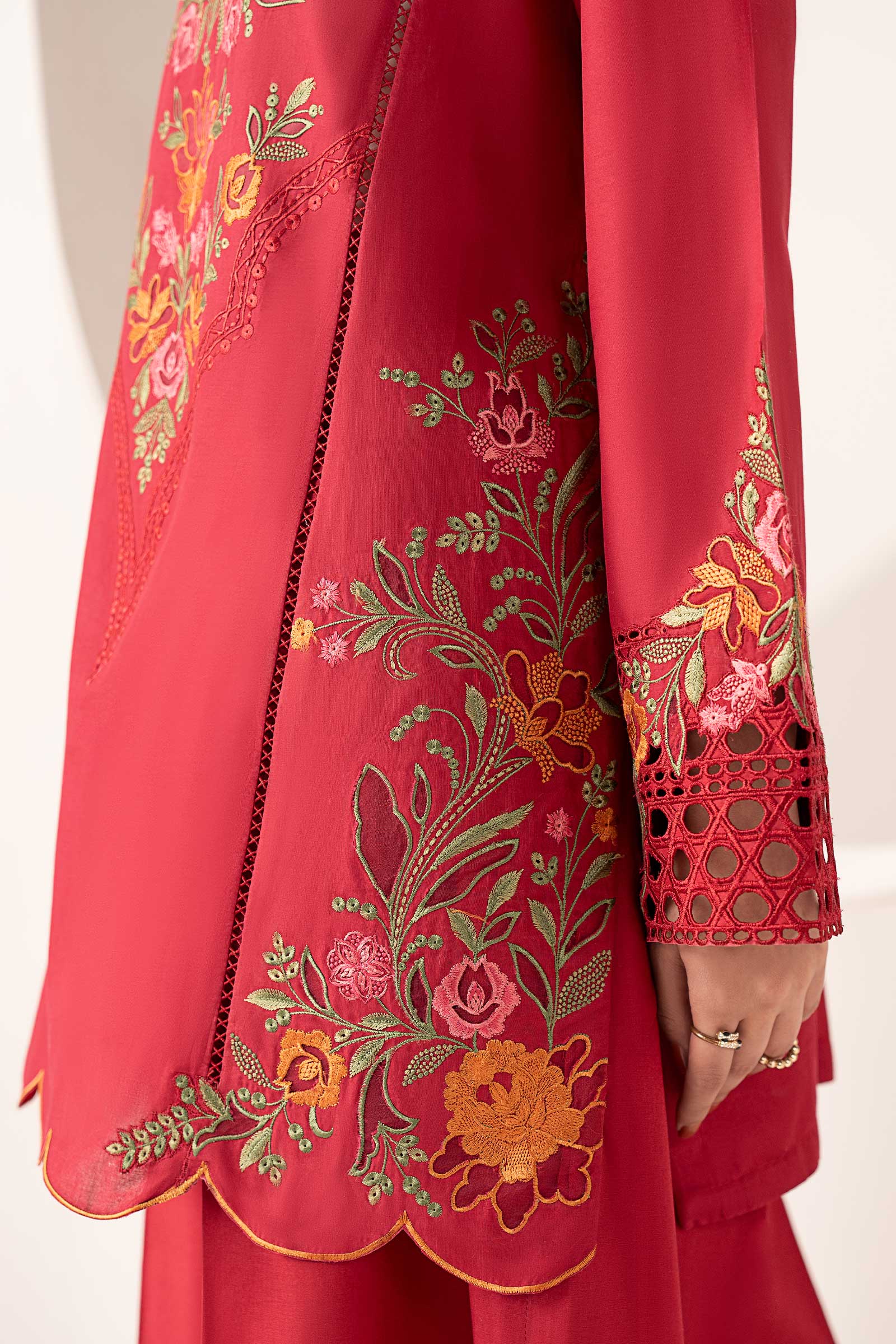 3 Piece Embroidered Lawn Suit - Image 5