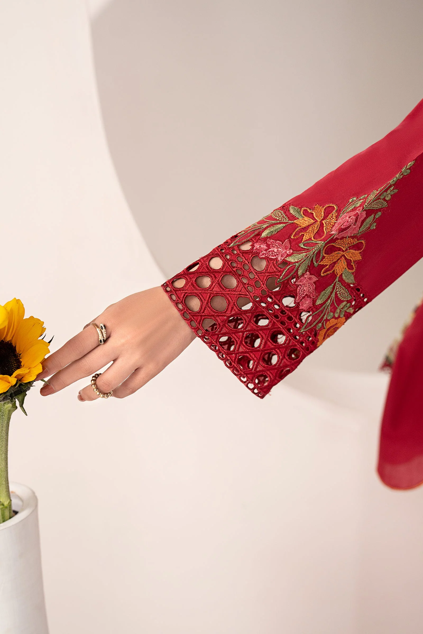3 Piece Embroidered Lawn Suit - Image 6