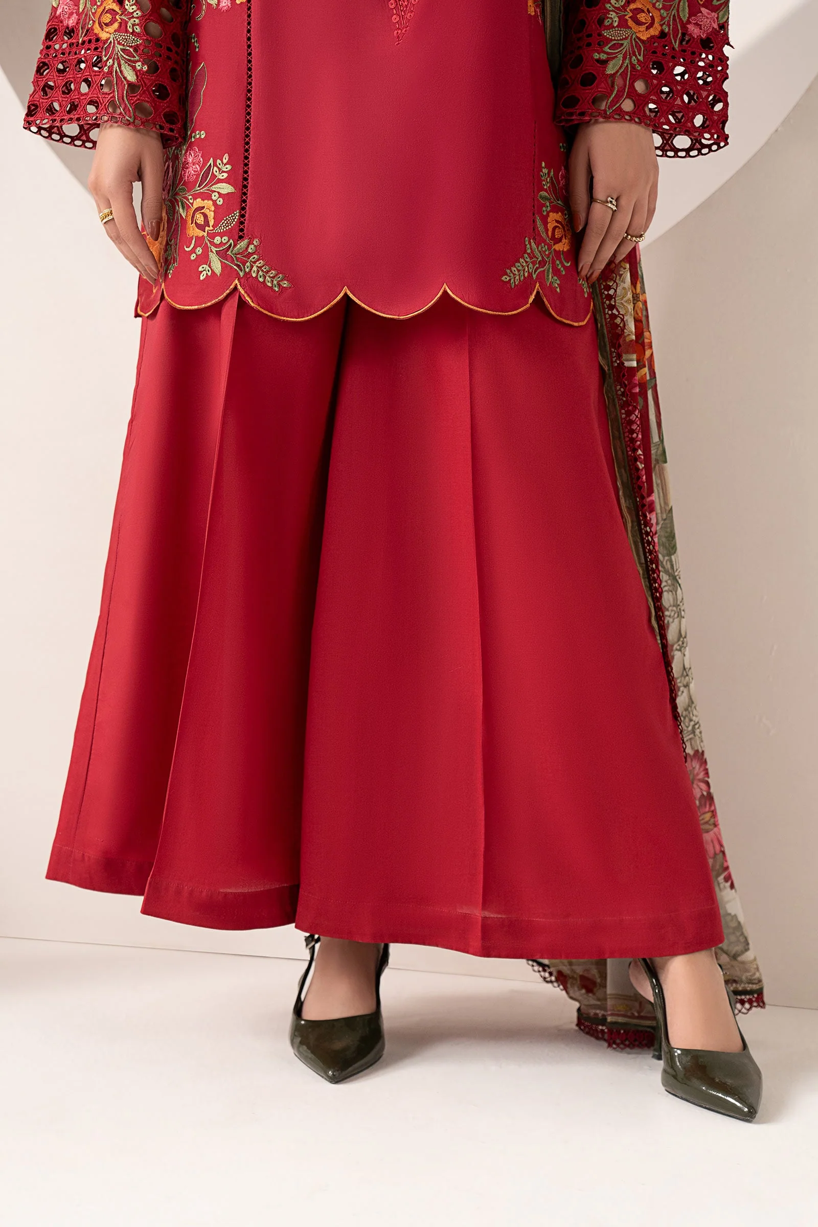 3 Piece Embroidered Lawn Suit - Image 7