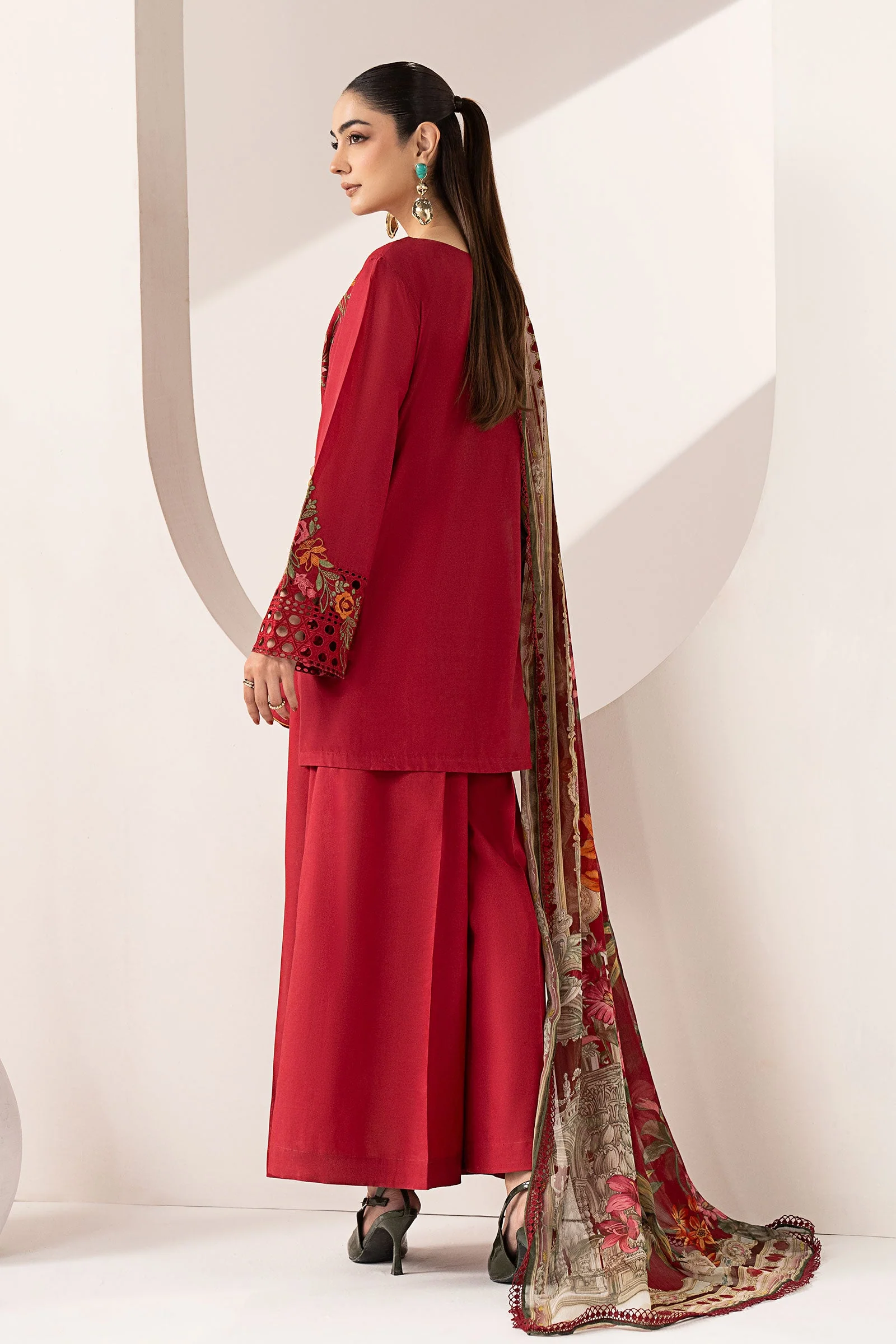 3 Piece Embroidered Lawn Suit - Image 8