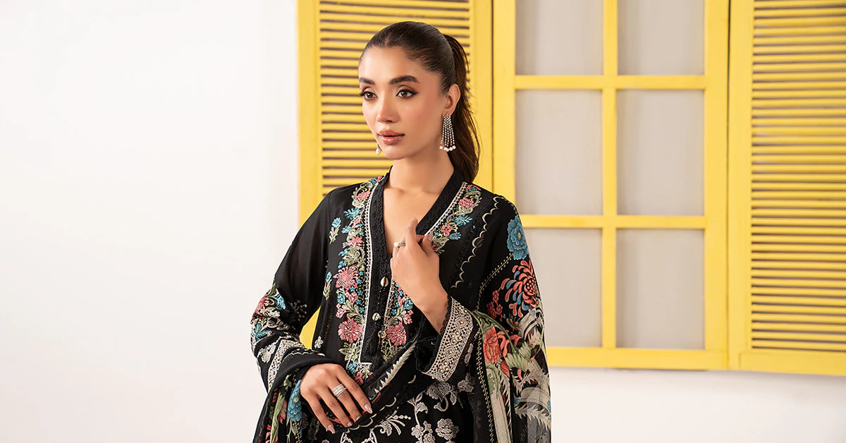 3 Piece Embroidered Lawn Suit - Image 10