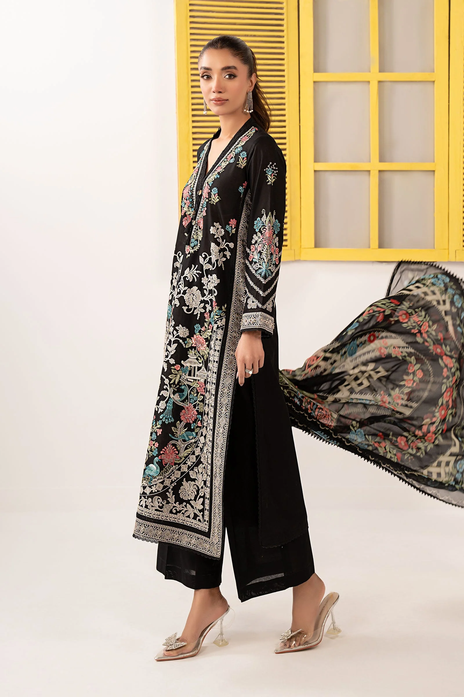 3 Piece Embroidered Lawn Suit - Image 8