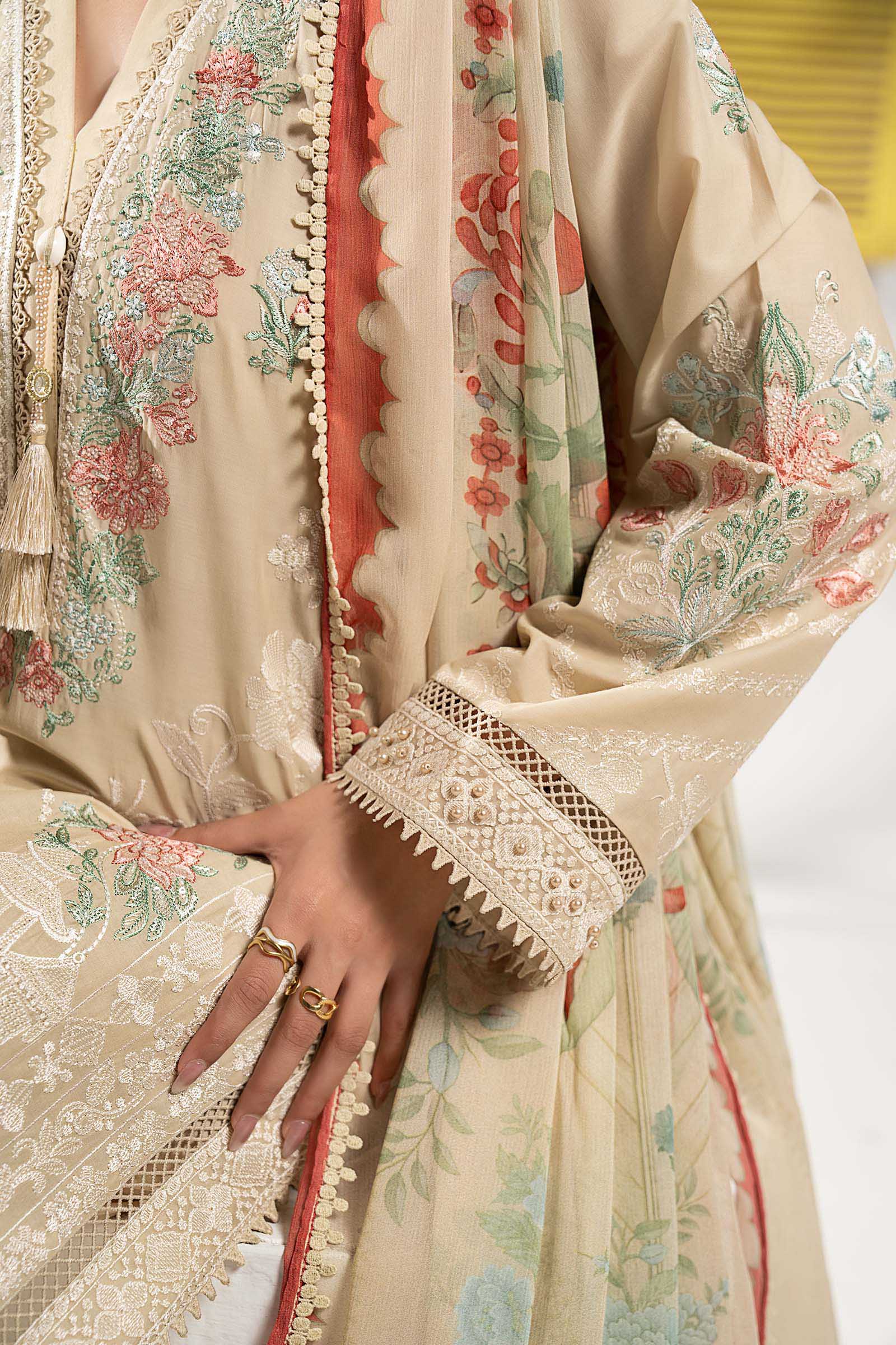 3 Piece Embroidered Lawn Suit - Image 3