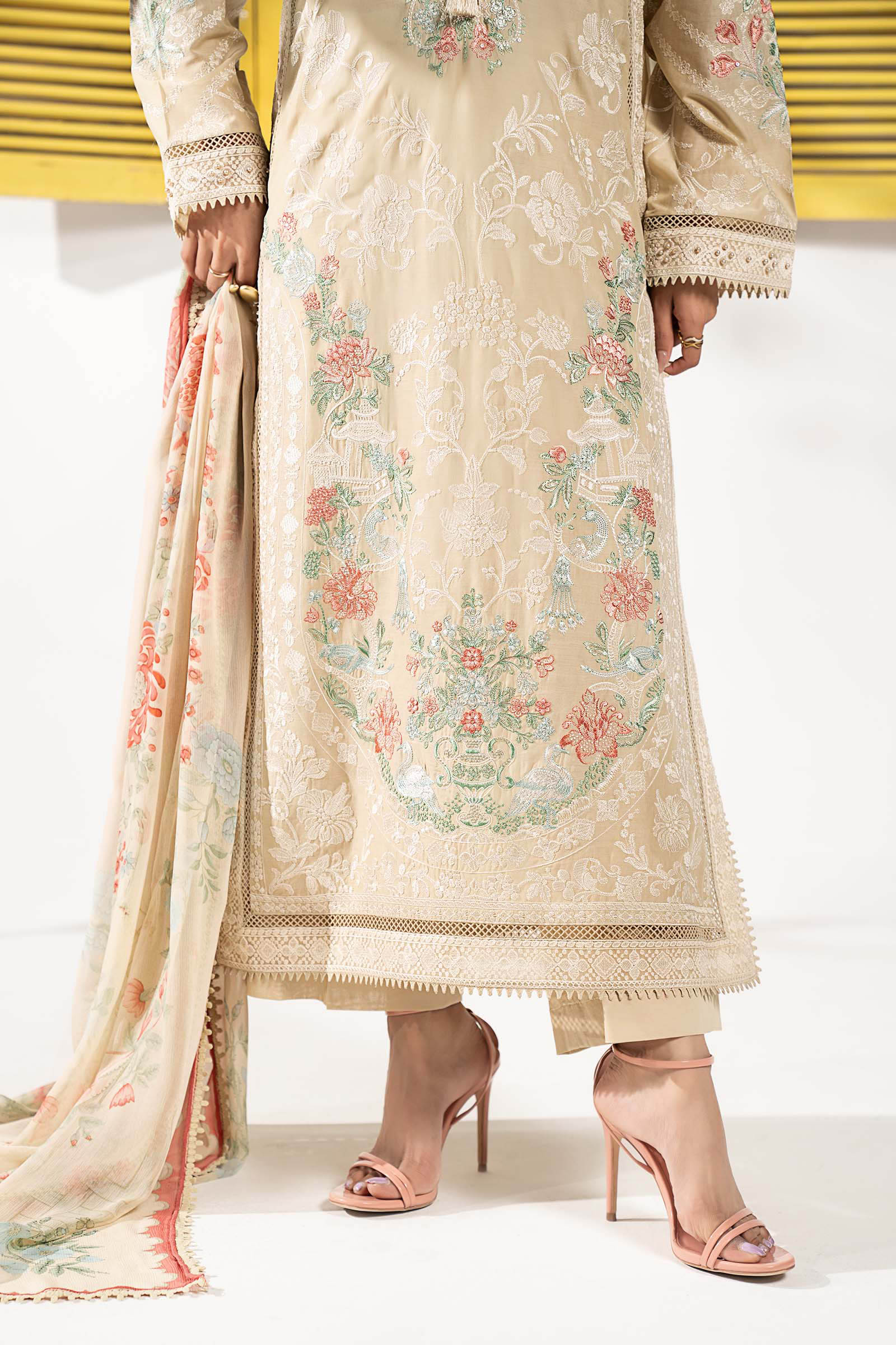 3 Piece Embroidered Lawn Suit - Image 5