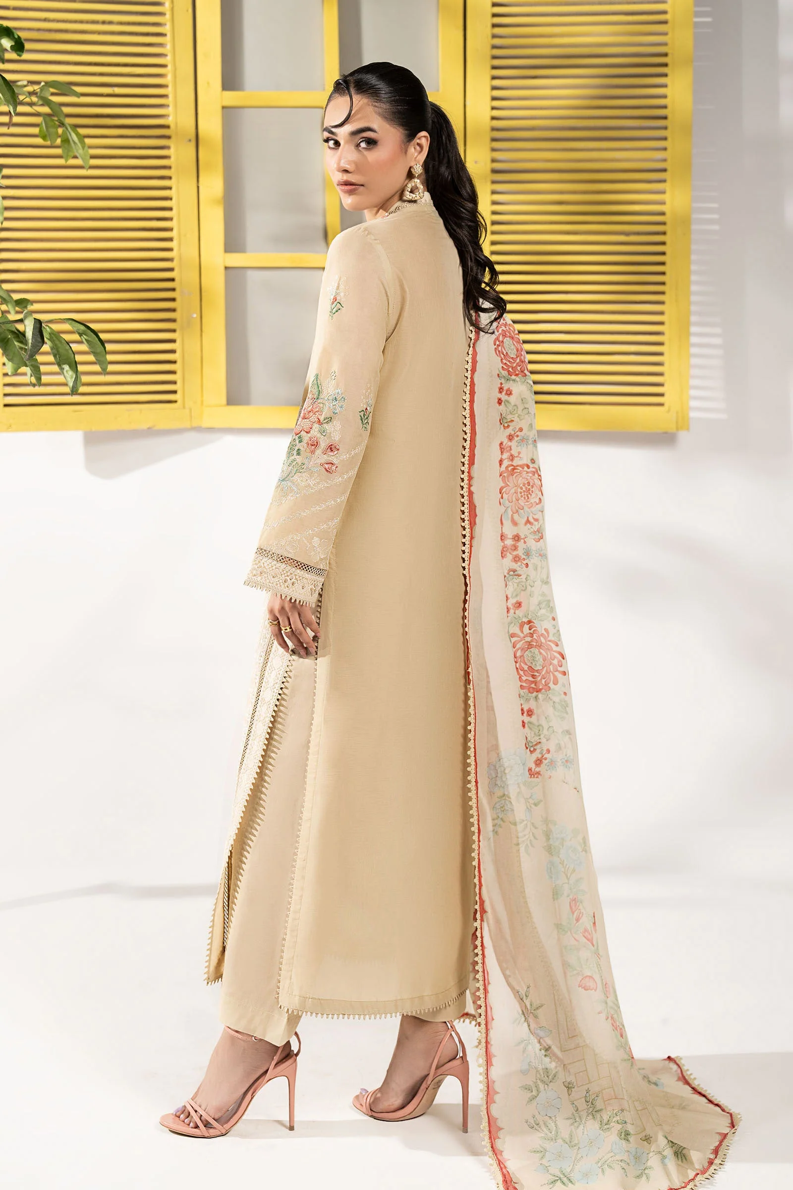 3 Piece Embroidered Lawn Suit - Image 7