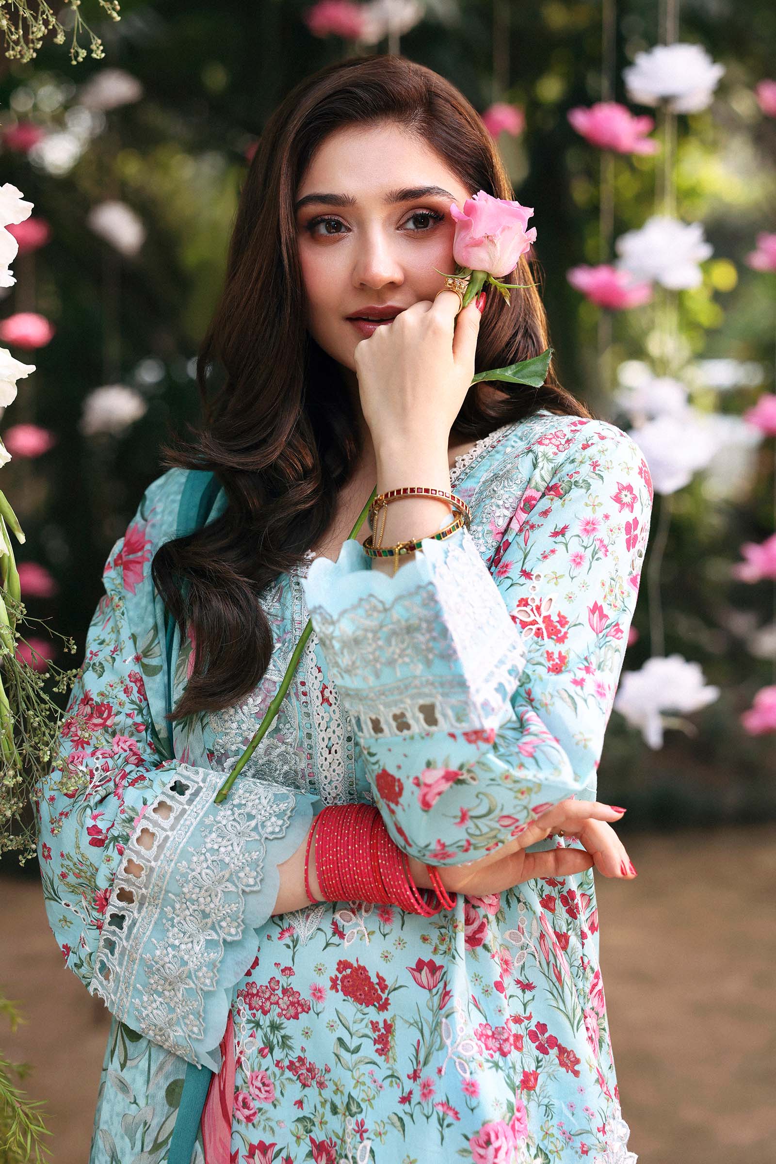 3 Piece Embroidered Lawn Suit - Image 4