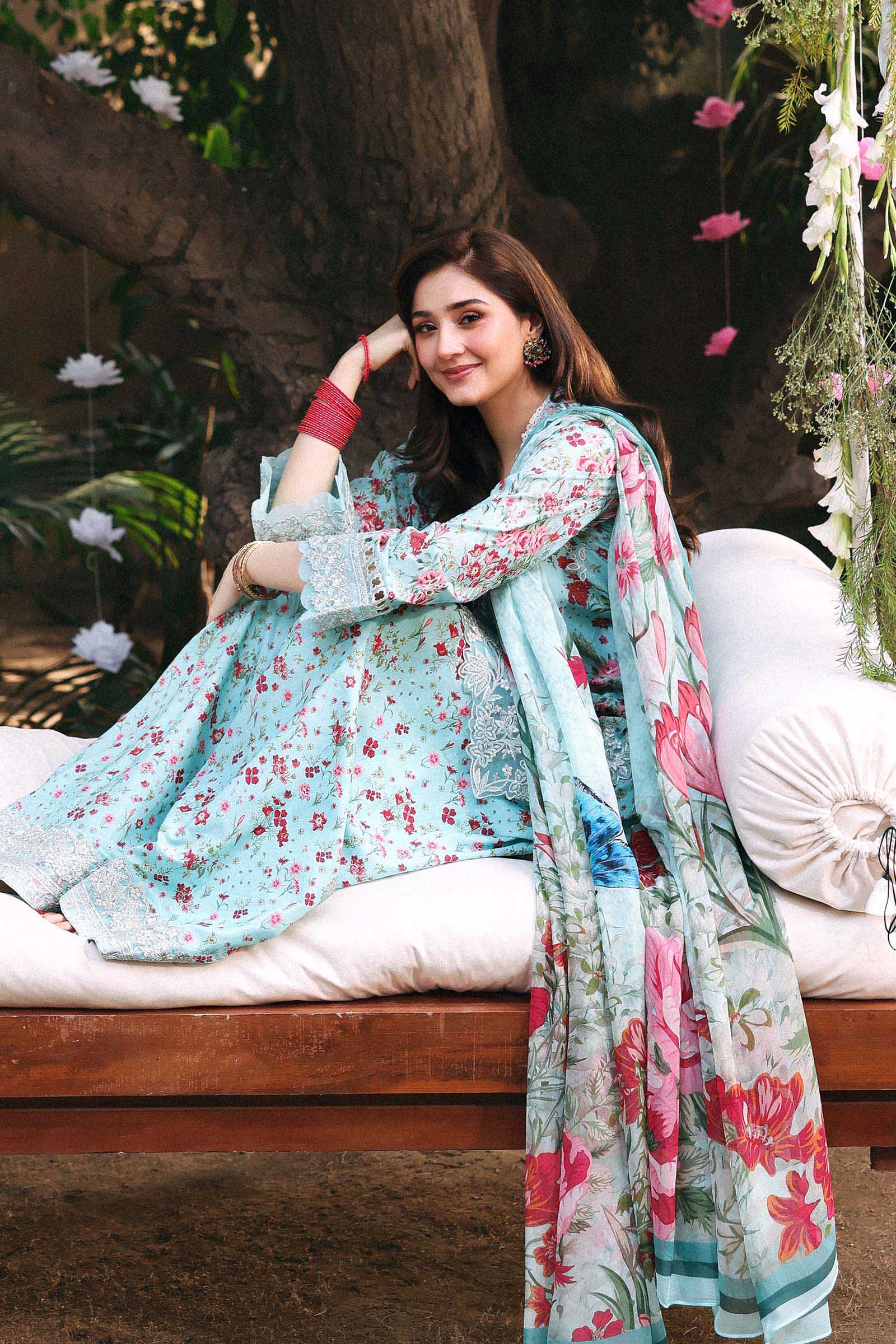 3 Piece Embroidered Lawn Suit - Image 5